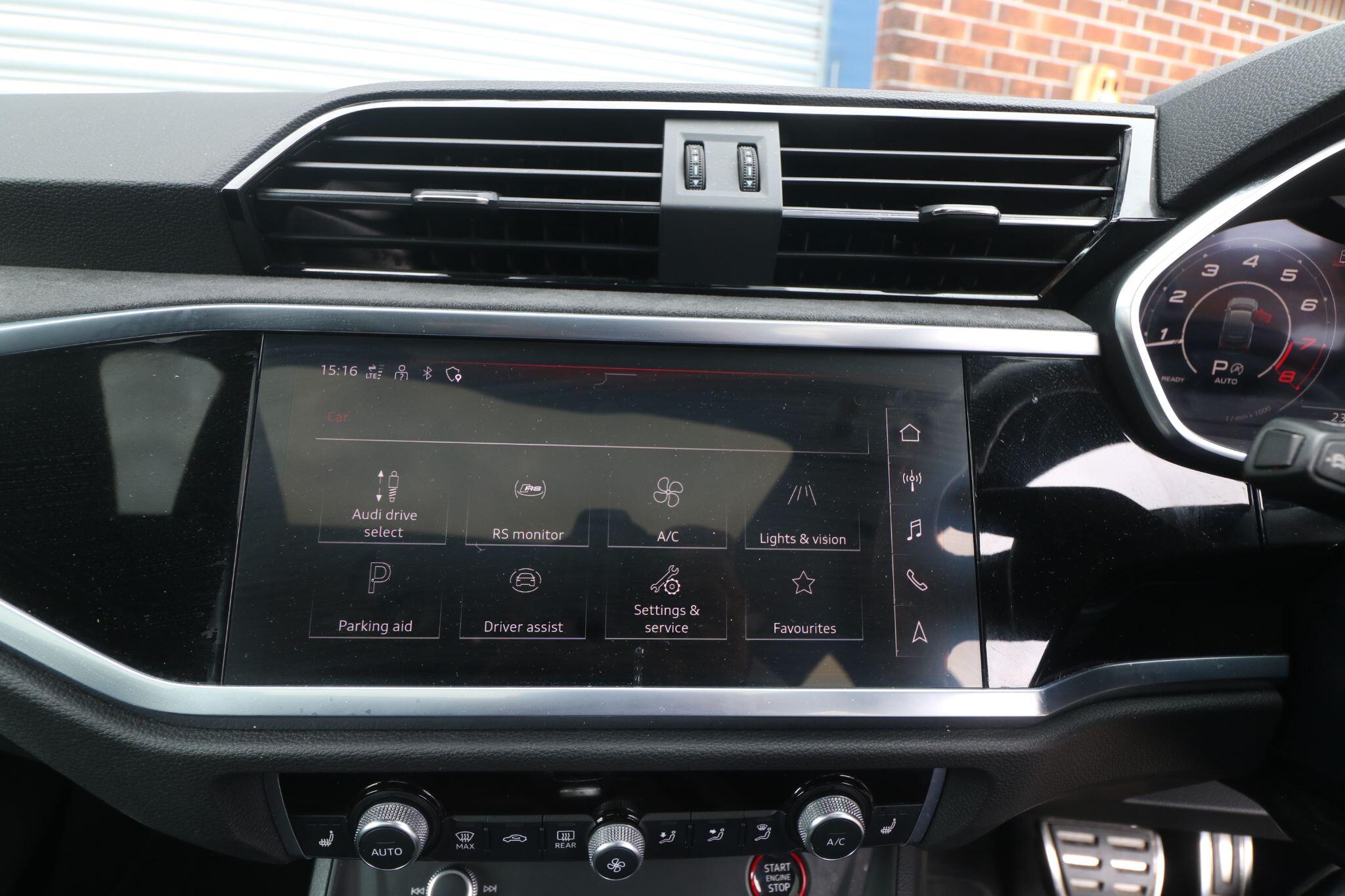 Audi RS Q3 view 17