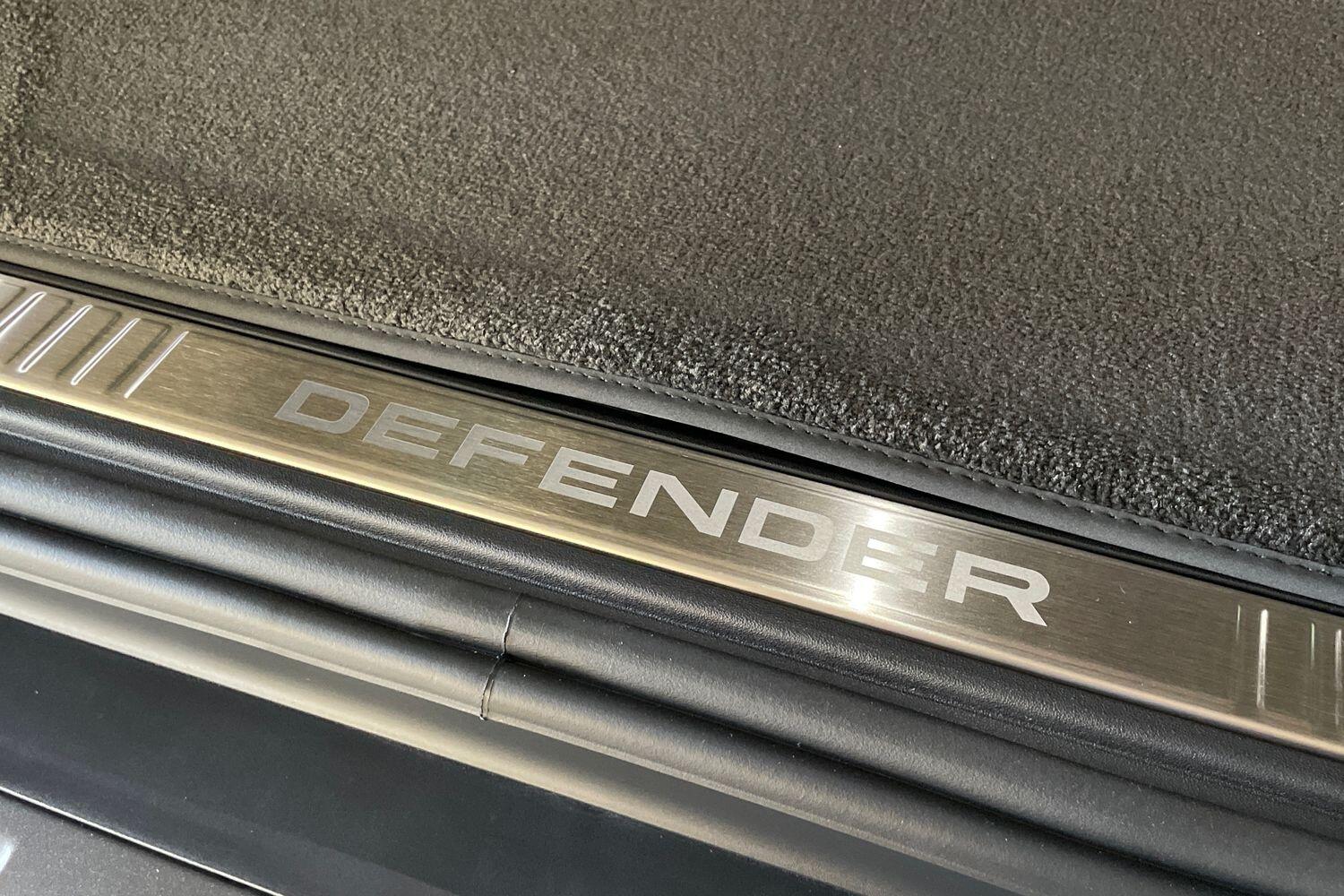 Land Rover Defender view 25