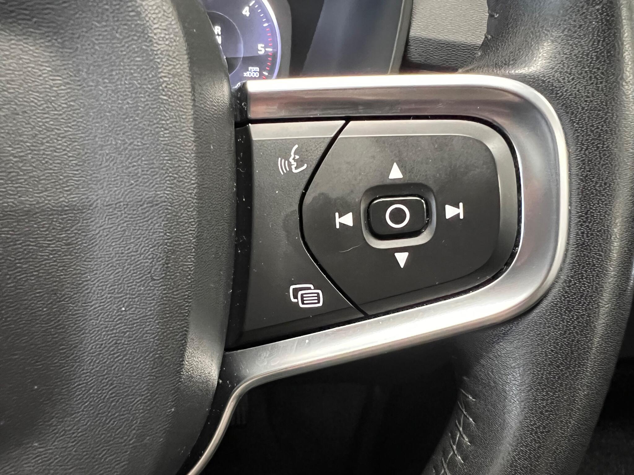 Volvo XC40 view 39