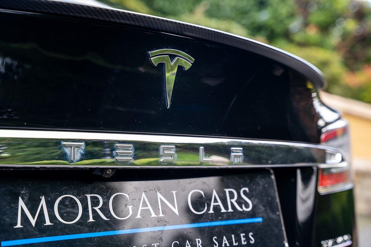 Tesla Model S view 8