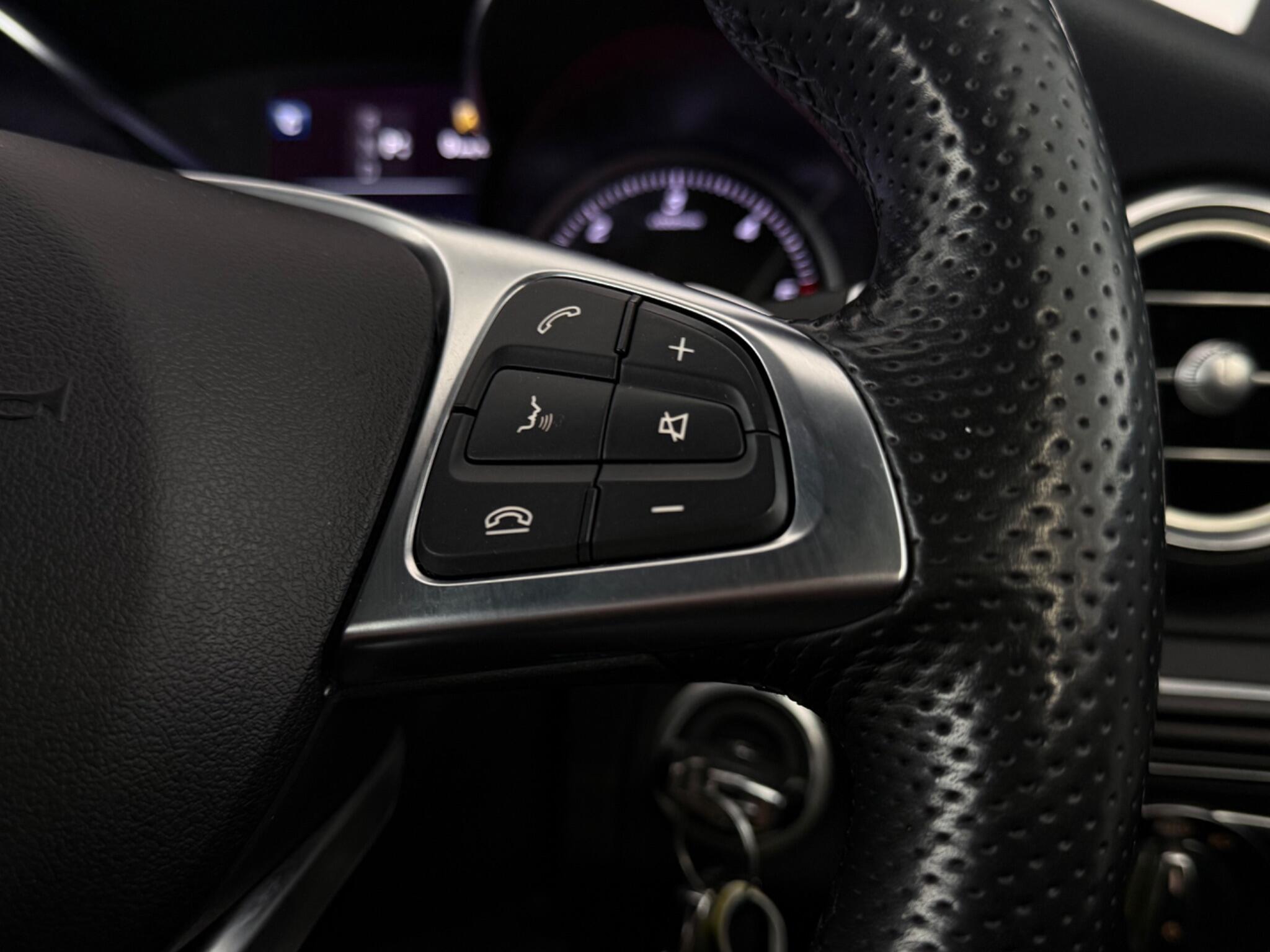 Mercedes-Benz C-Class view 13