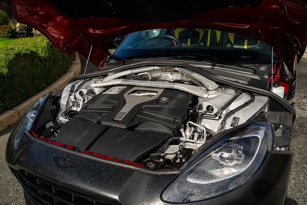 Aston Martin DBX view 98