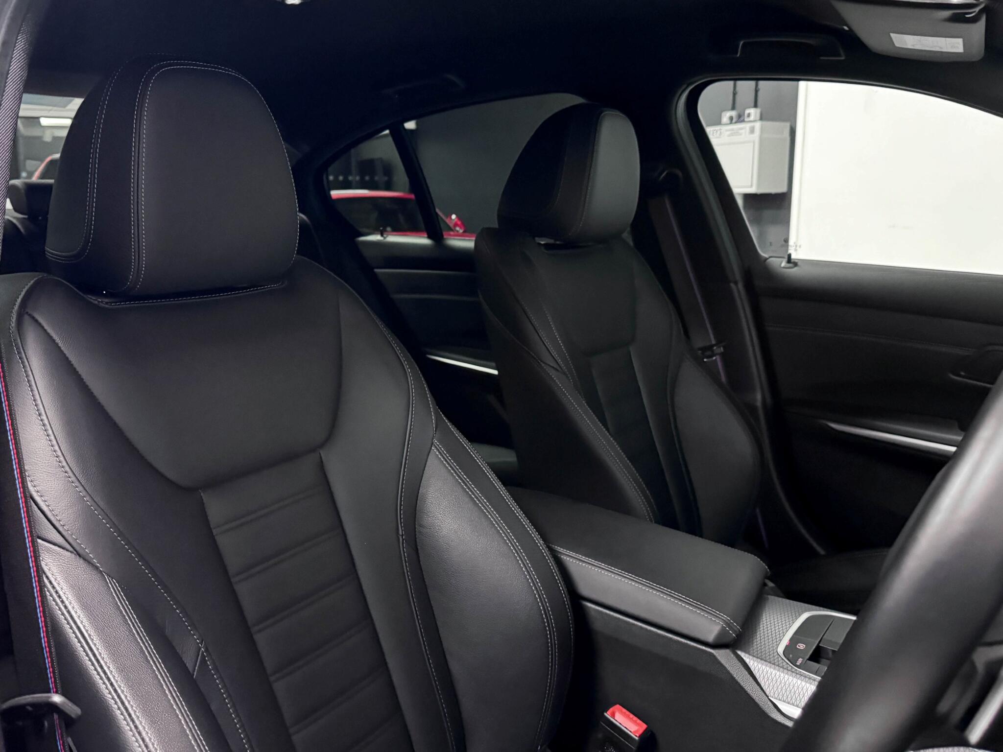 BMW 3 Series view 30
