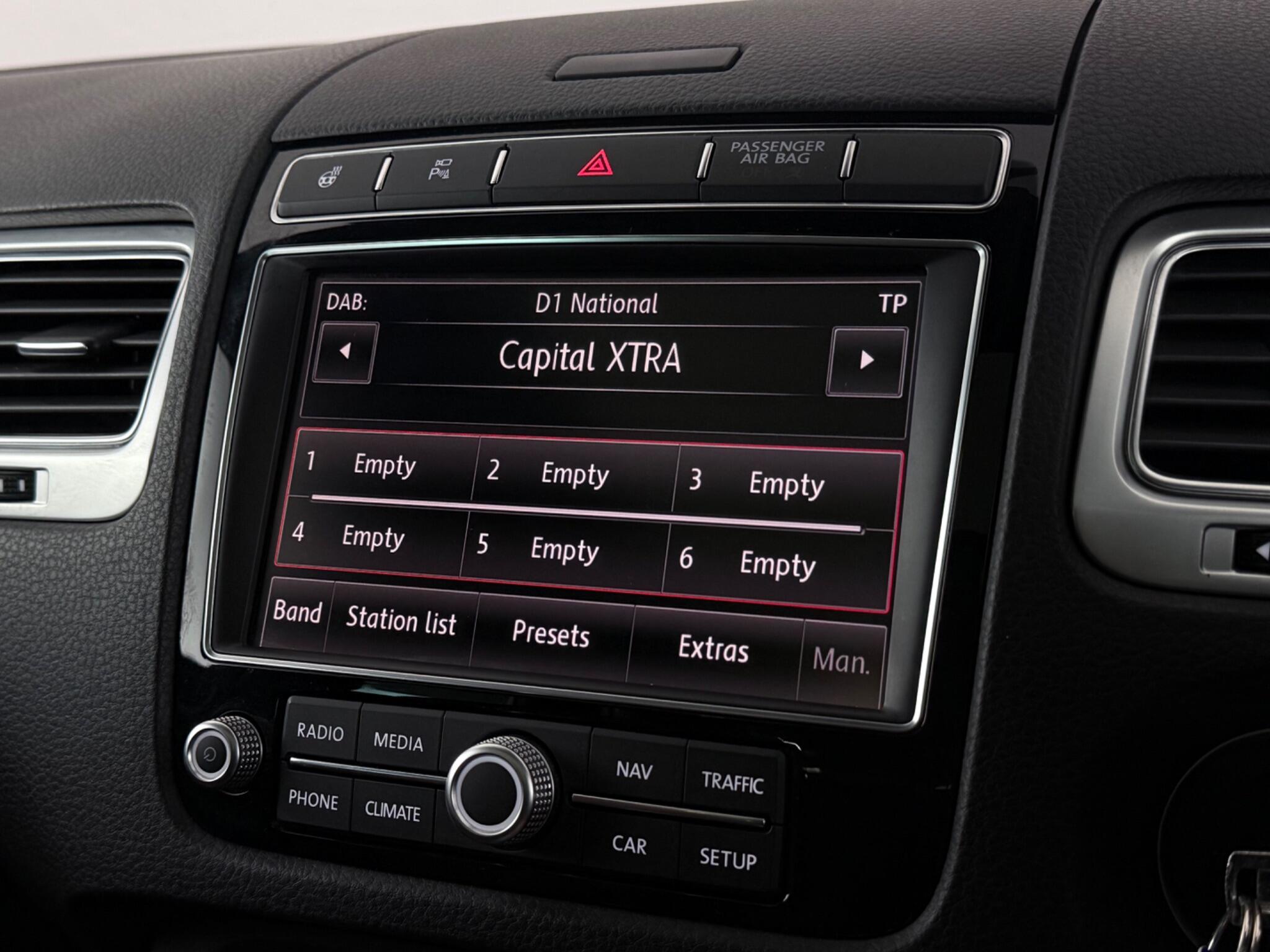 Volkswagen Touareg view 22