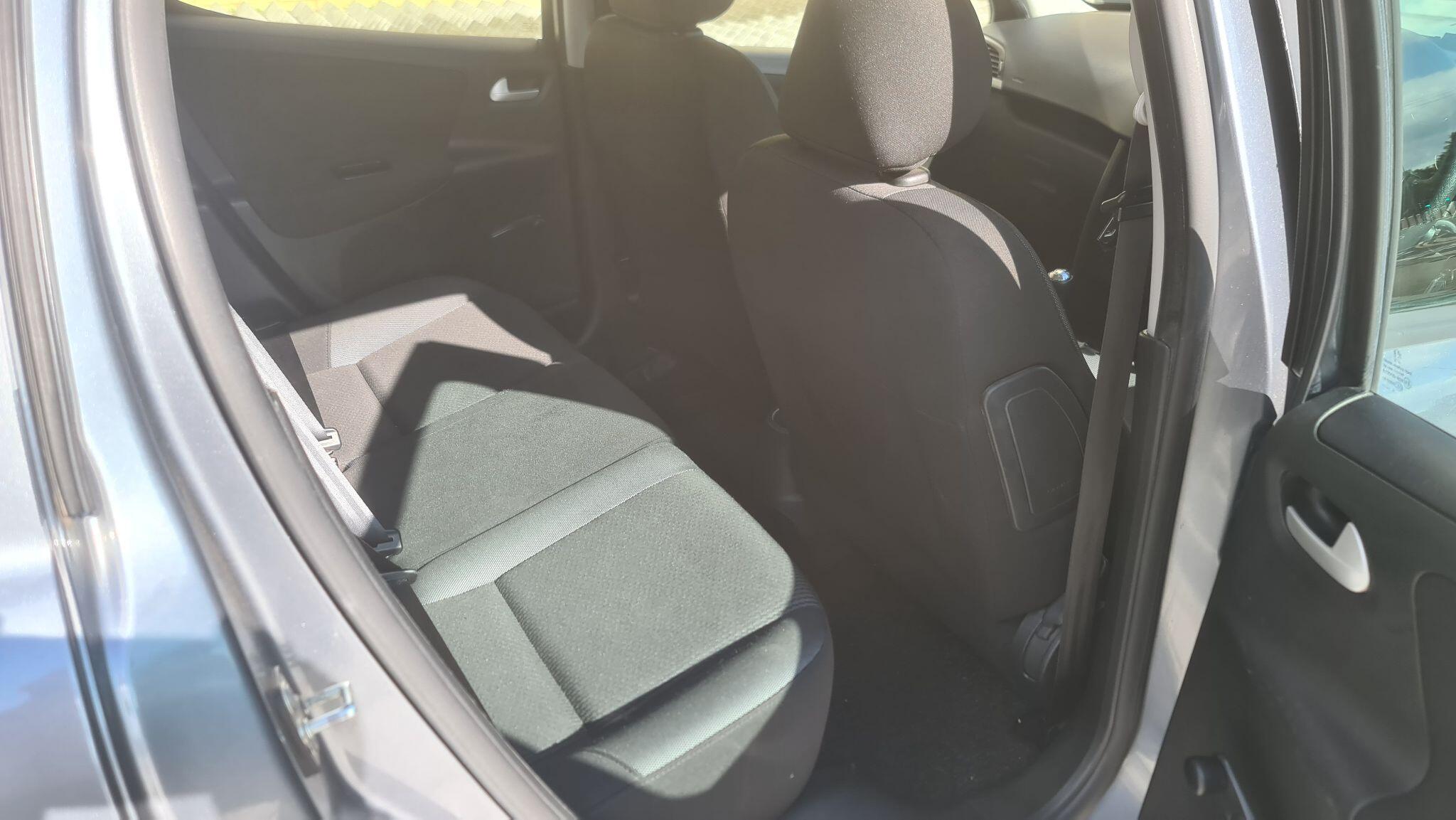 Peugeot 207 view 11
