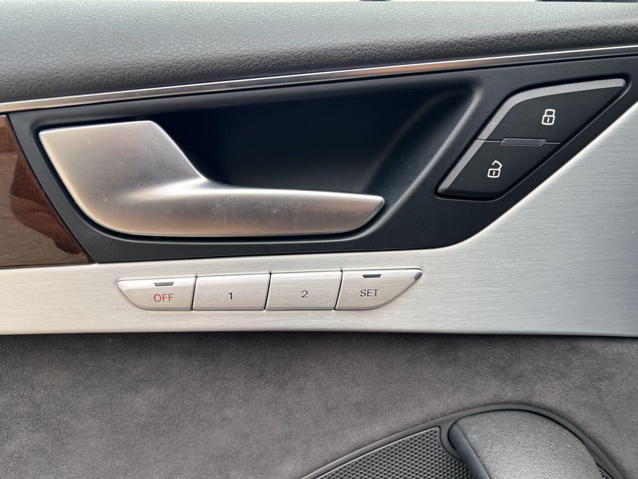 Audi A8 view 29