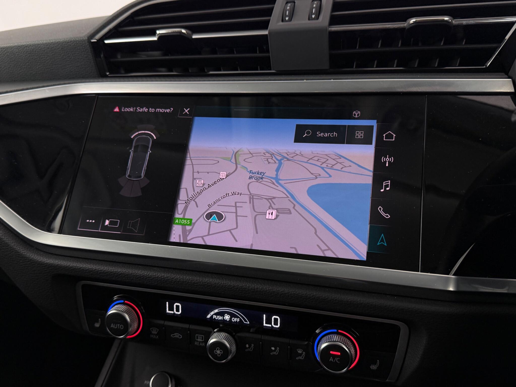 Audi Q3 view 27