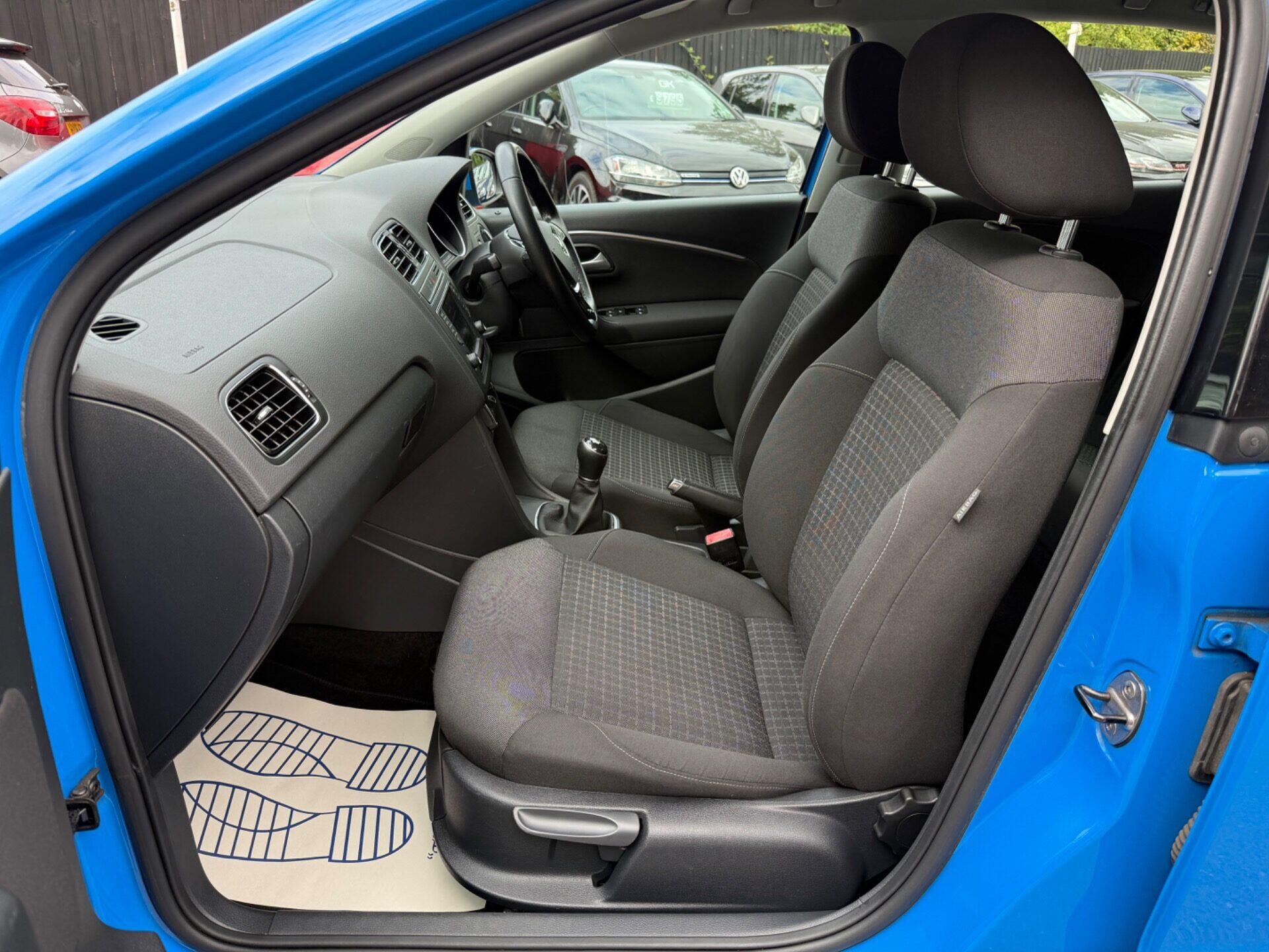 Volkswagen Polo view 3