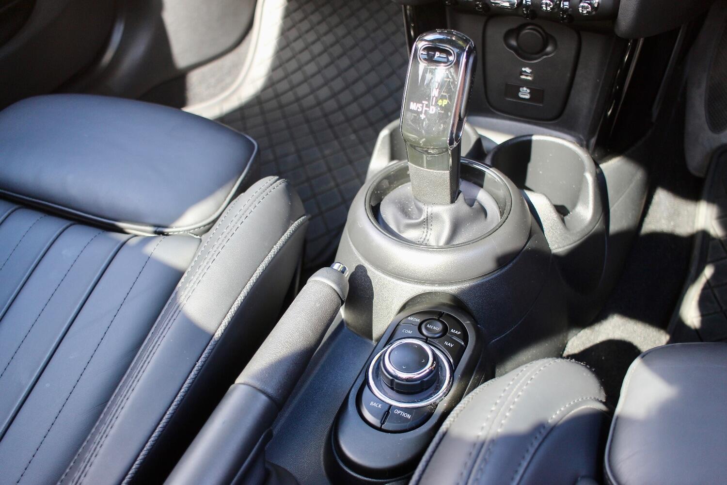 Mini Hatch view 14