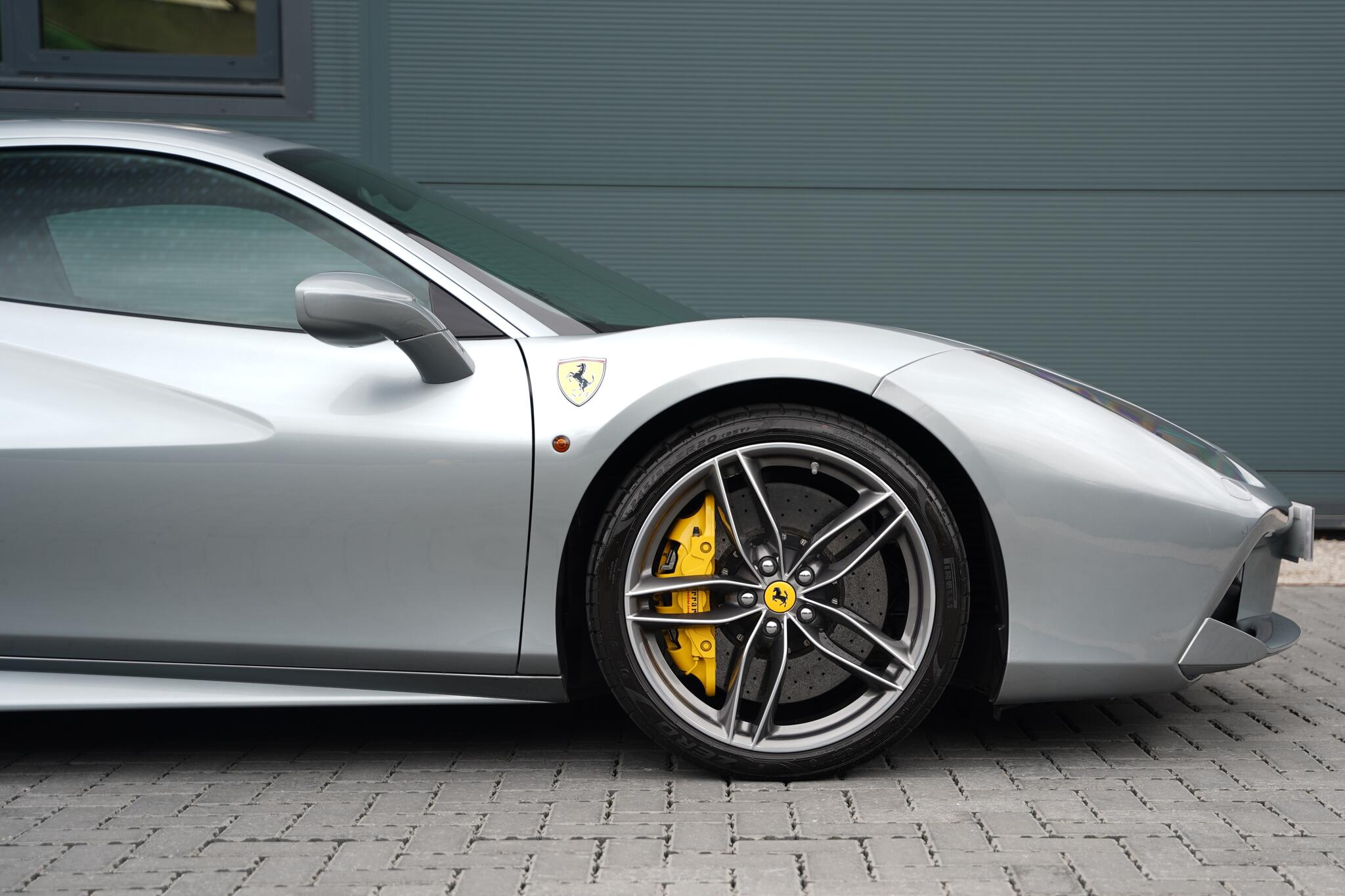 Ferrari 488 view 24