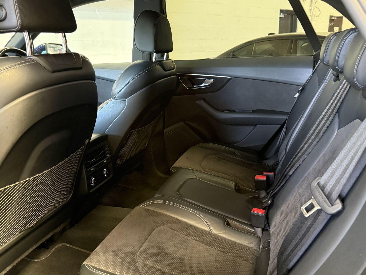 Audi Q8 view 64