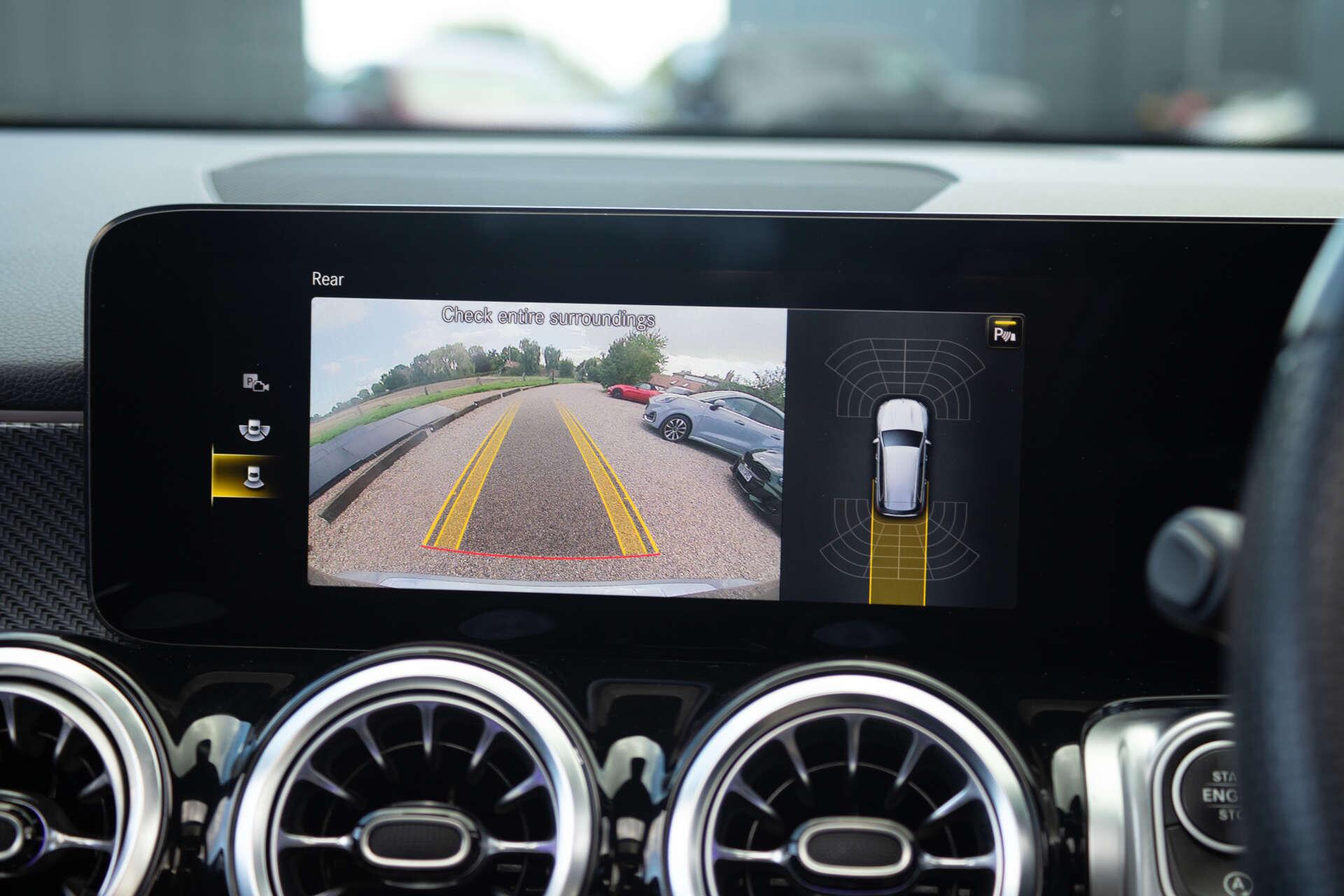 Mercedes-Benz GLB view 69