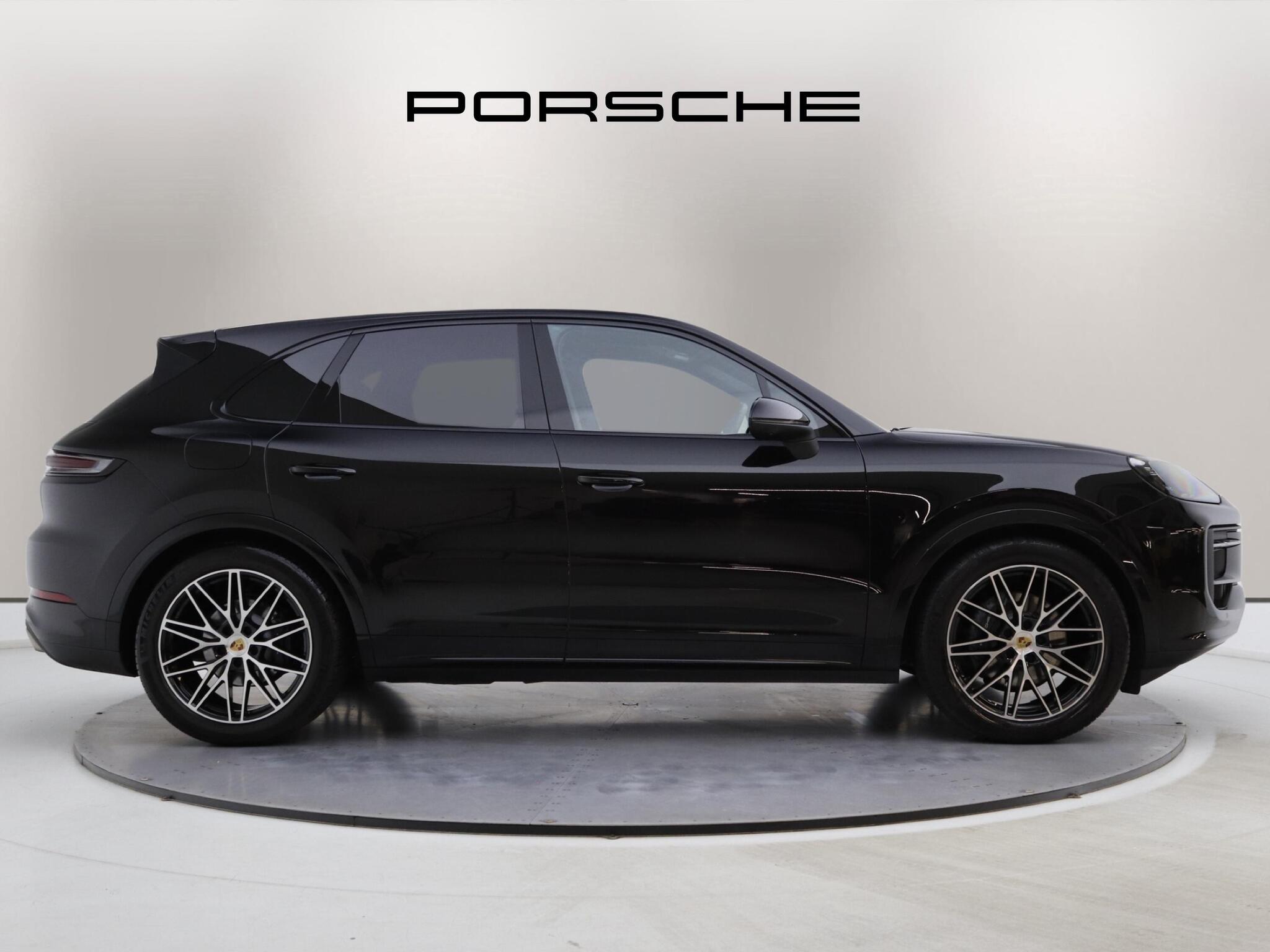 Porsche Cayenne view 3