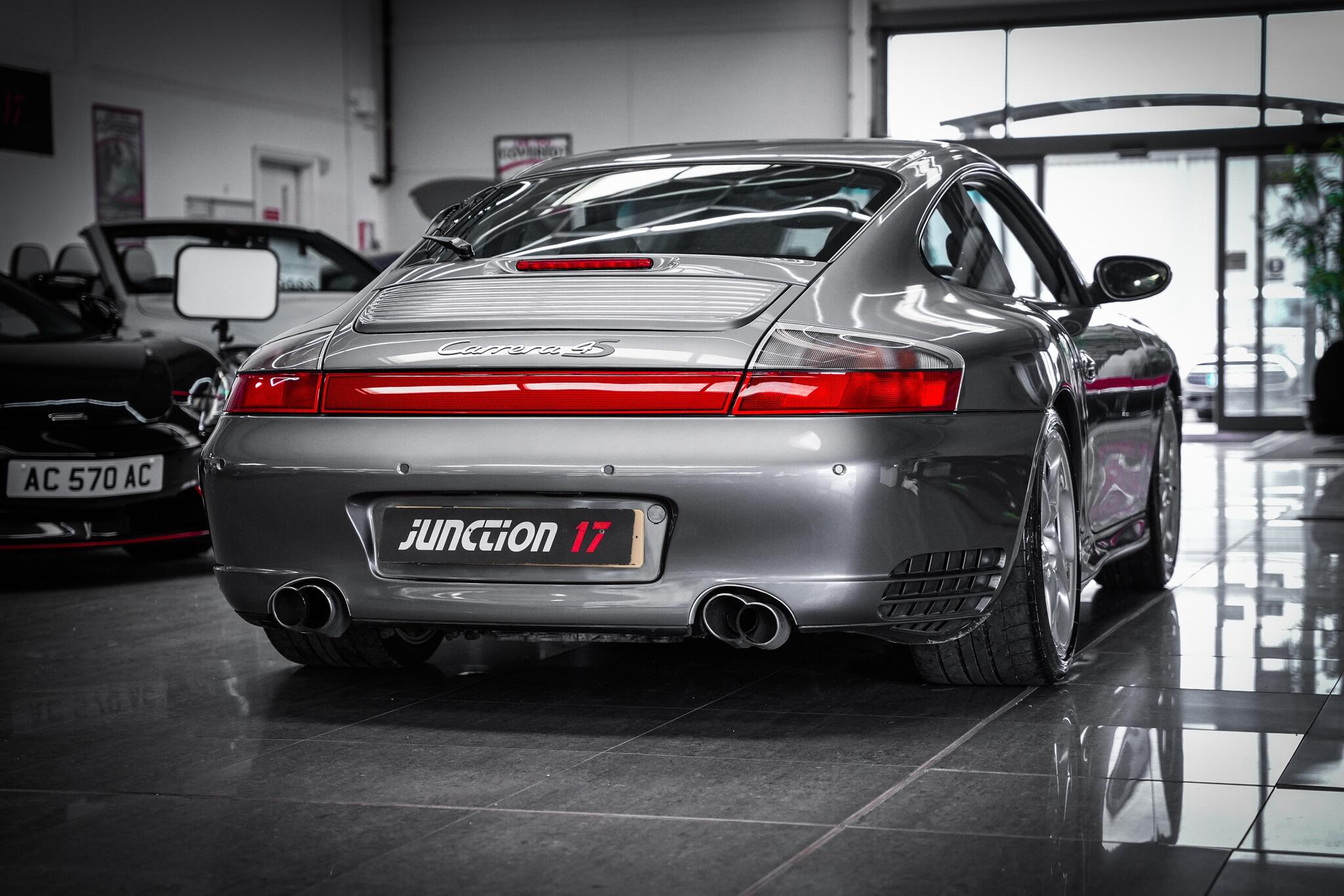 Porsche 911 view 16