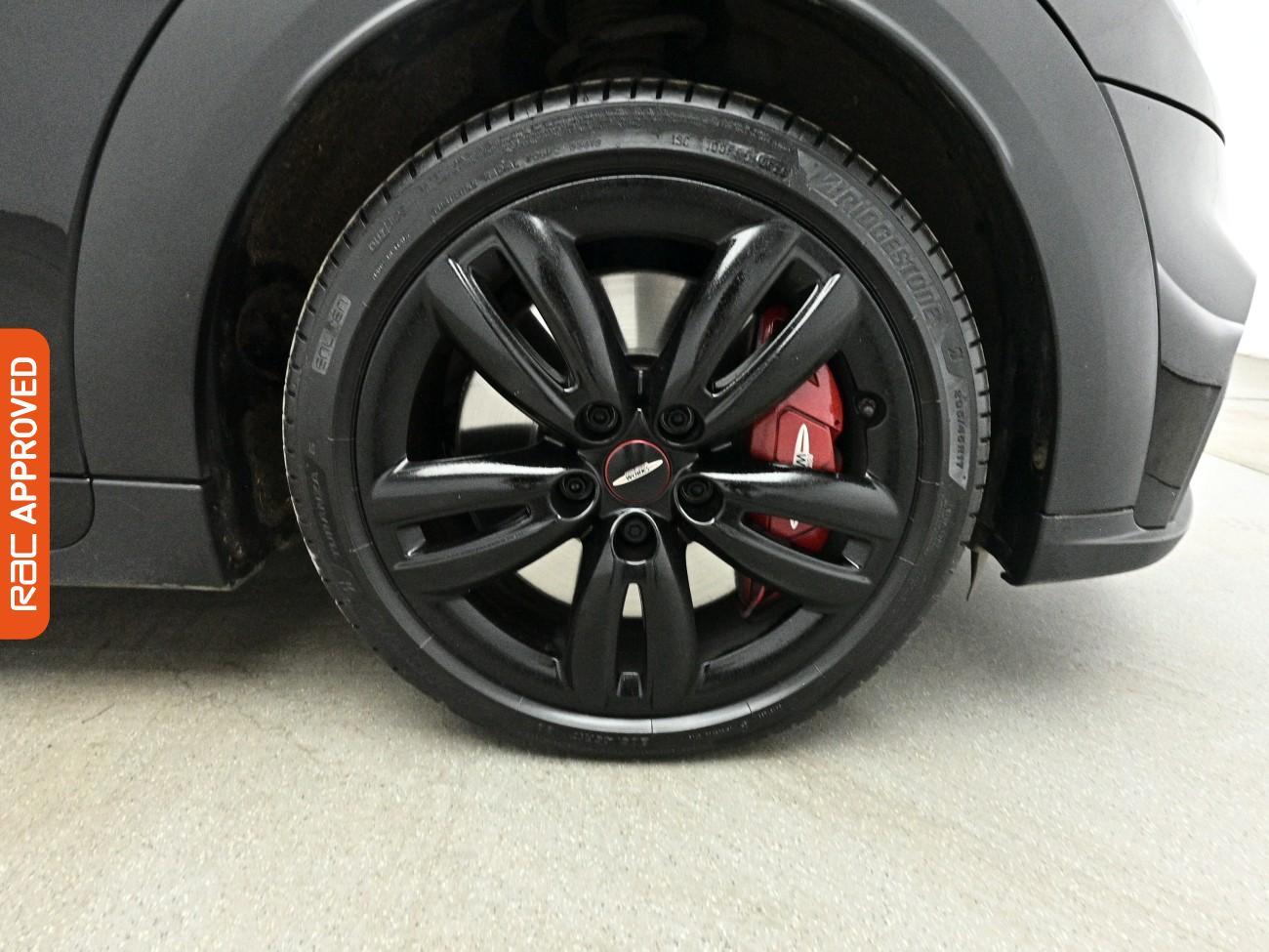 Mini Convertible view 28