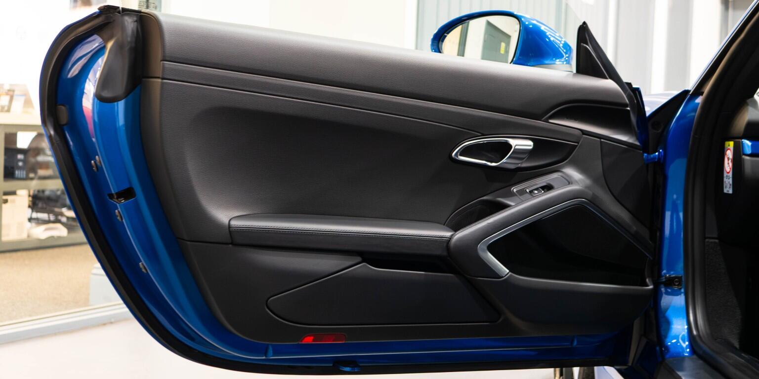 Porsche Cayman view 24