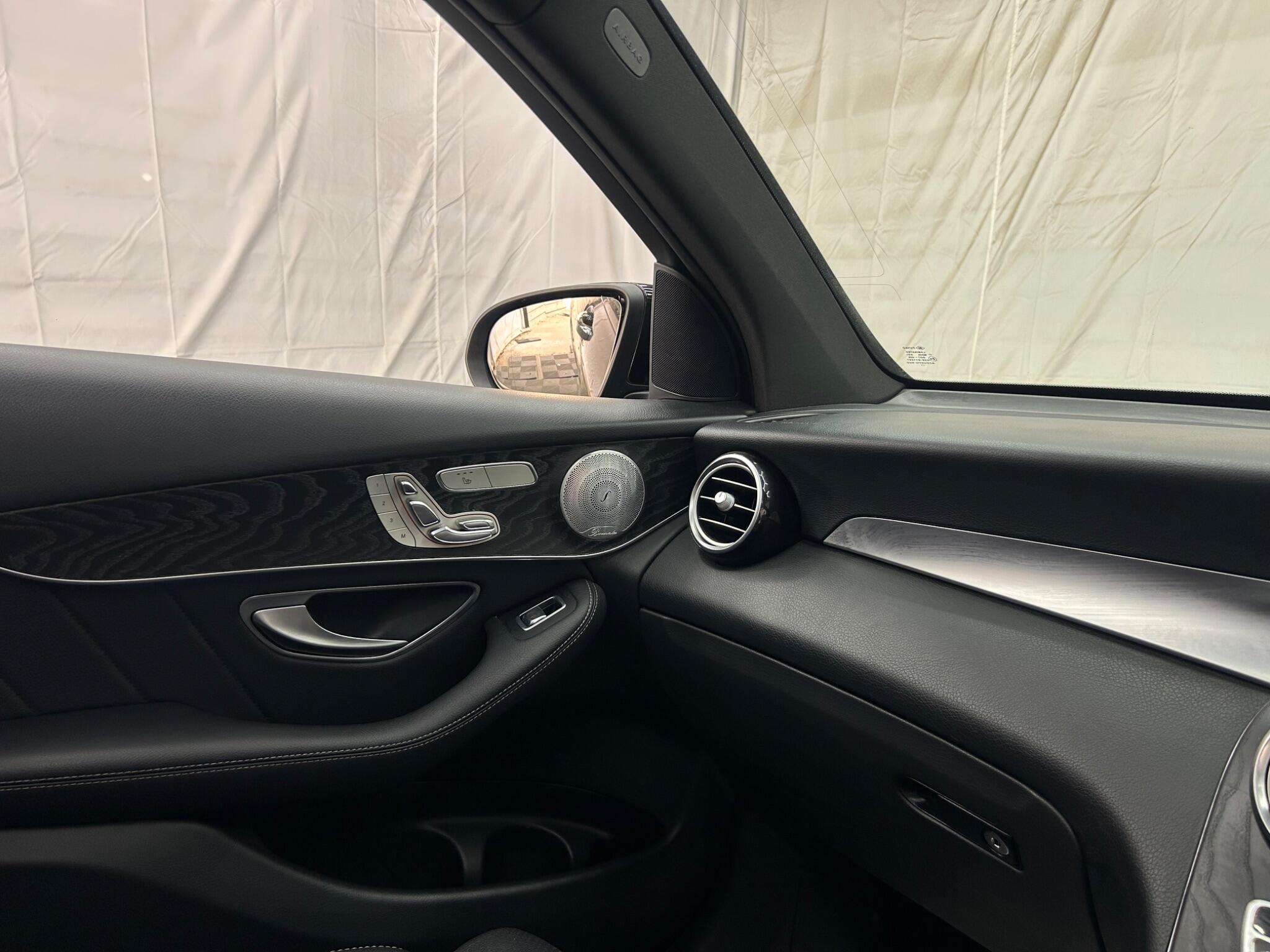 Mercedes-Benz GLC view 10