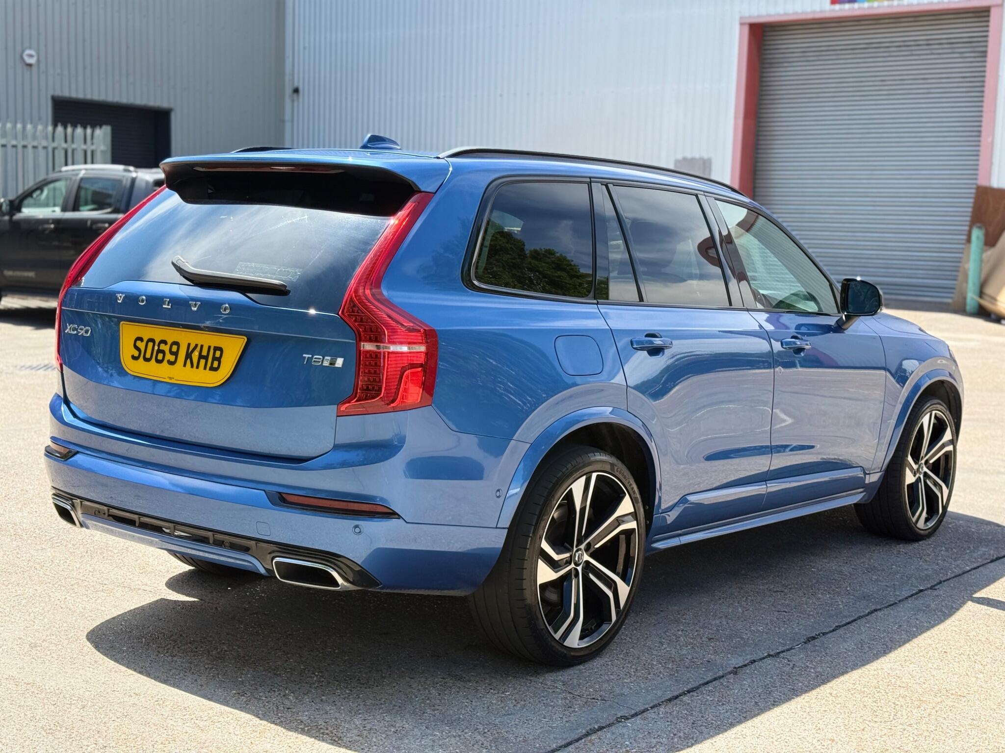 Volvo XC90 view 11