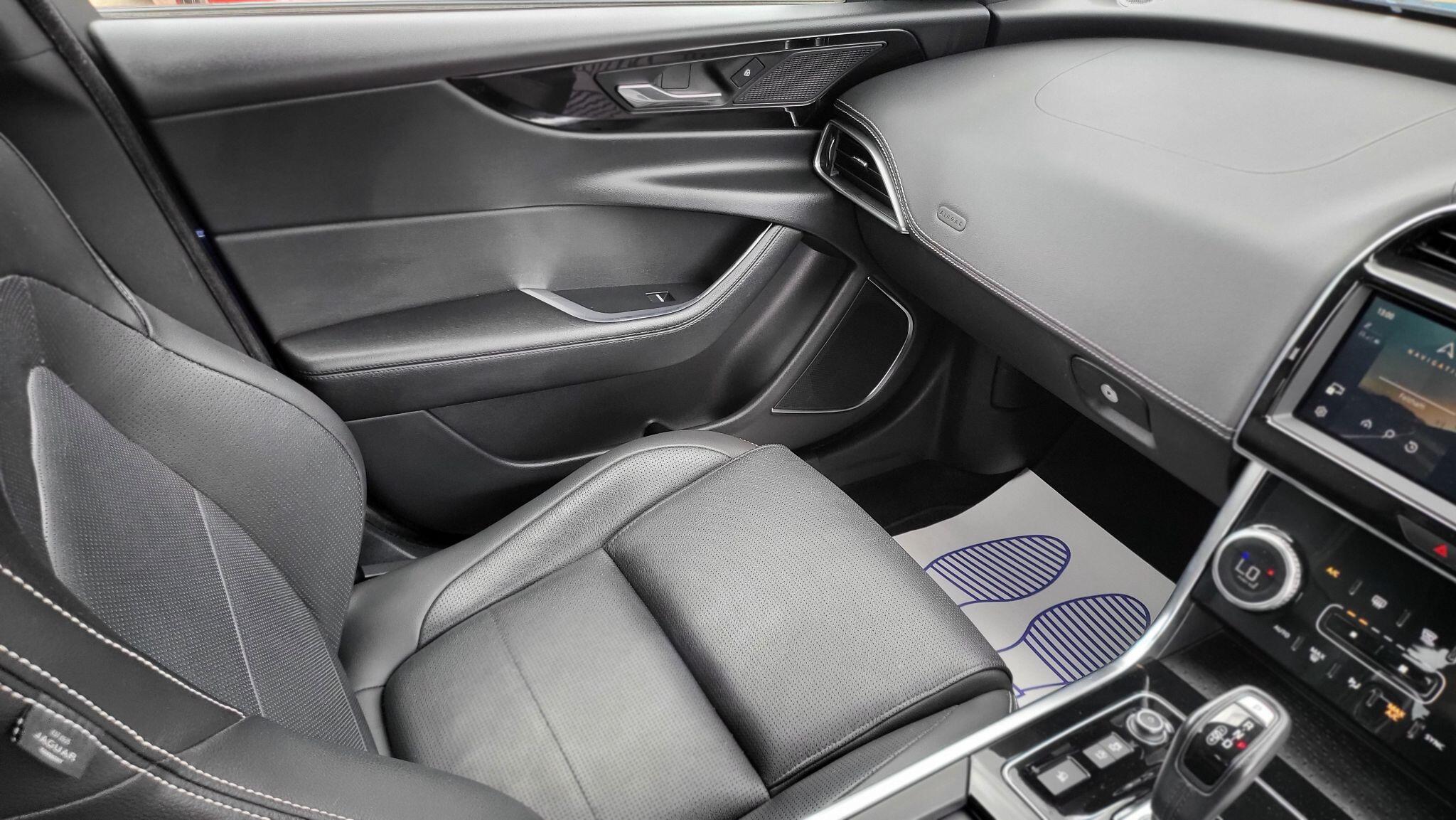 Jaguar Xe view 27