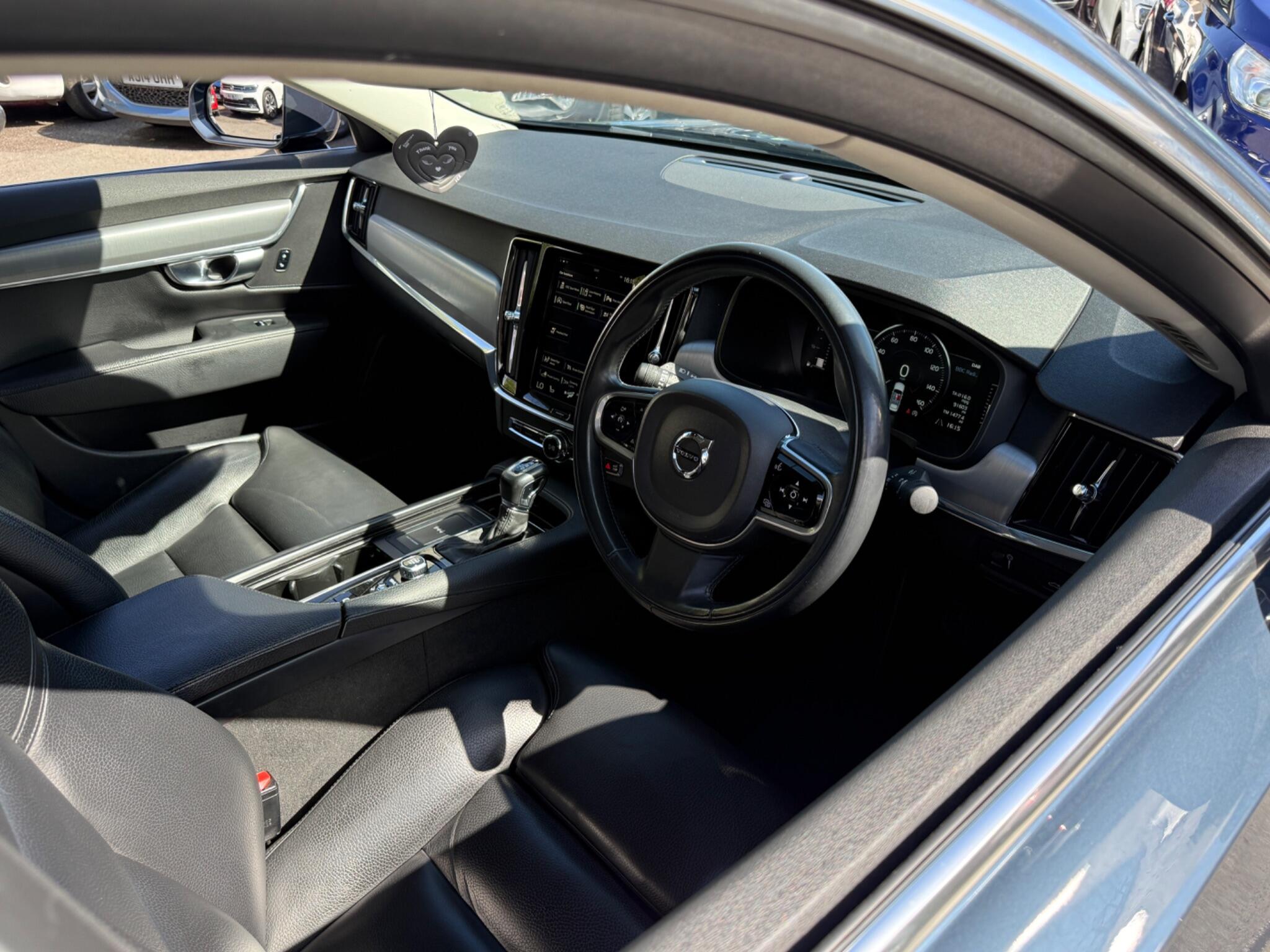 Volvo S90 - Image 35