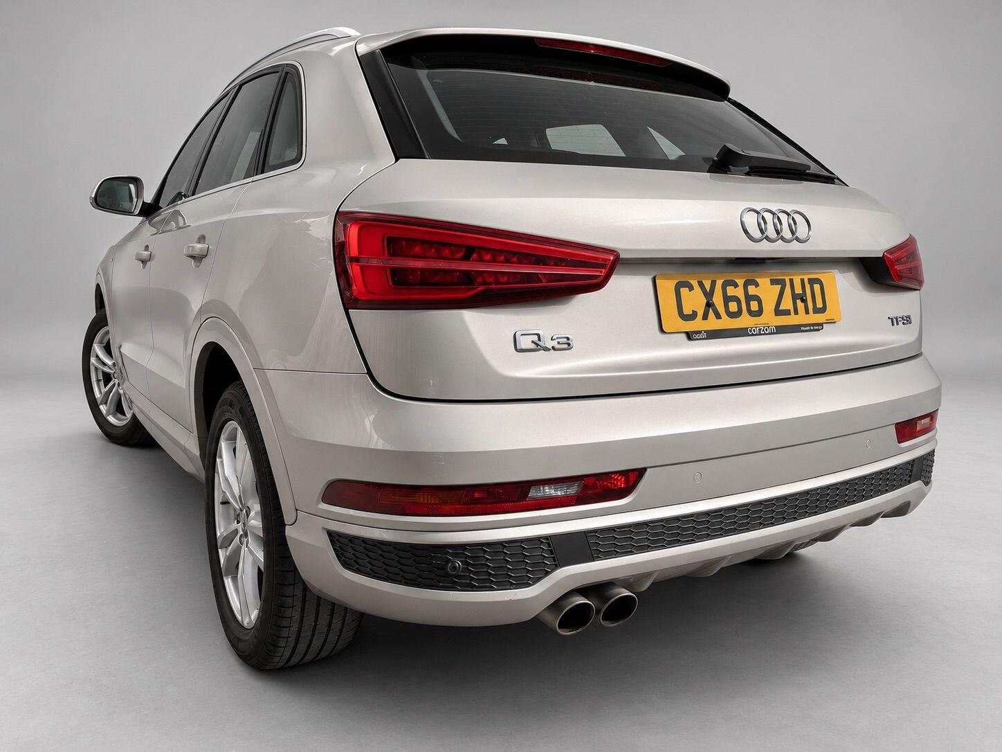 Audi Q3 view 11