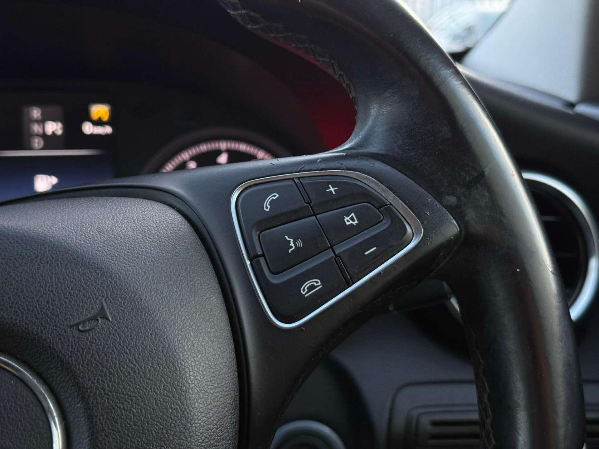 Mercedes-Benz C Class view 50