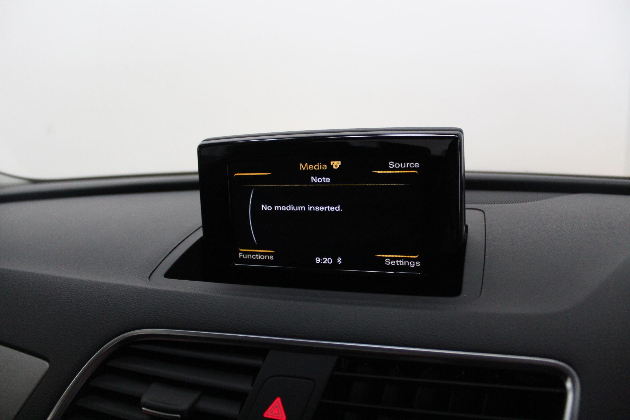 Audi Q3 view 33