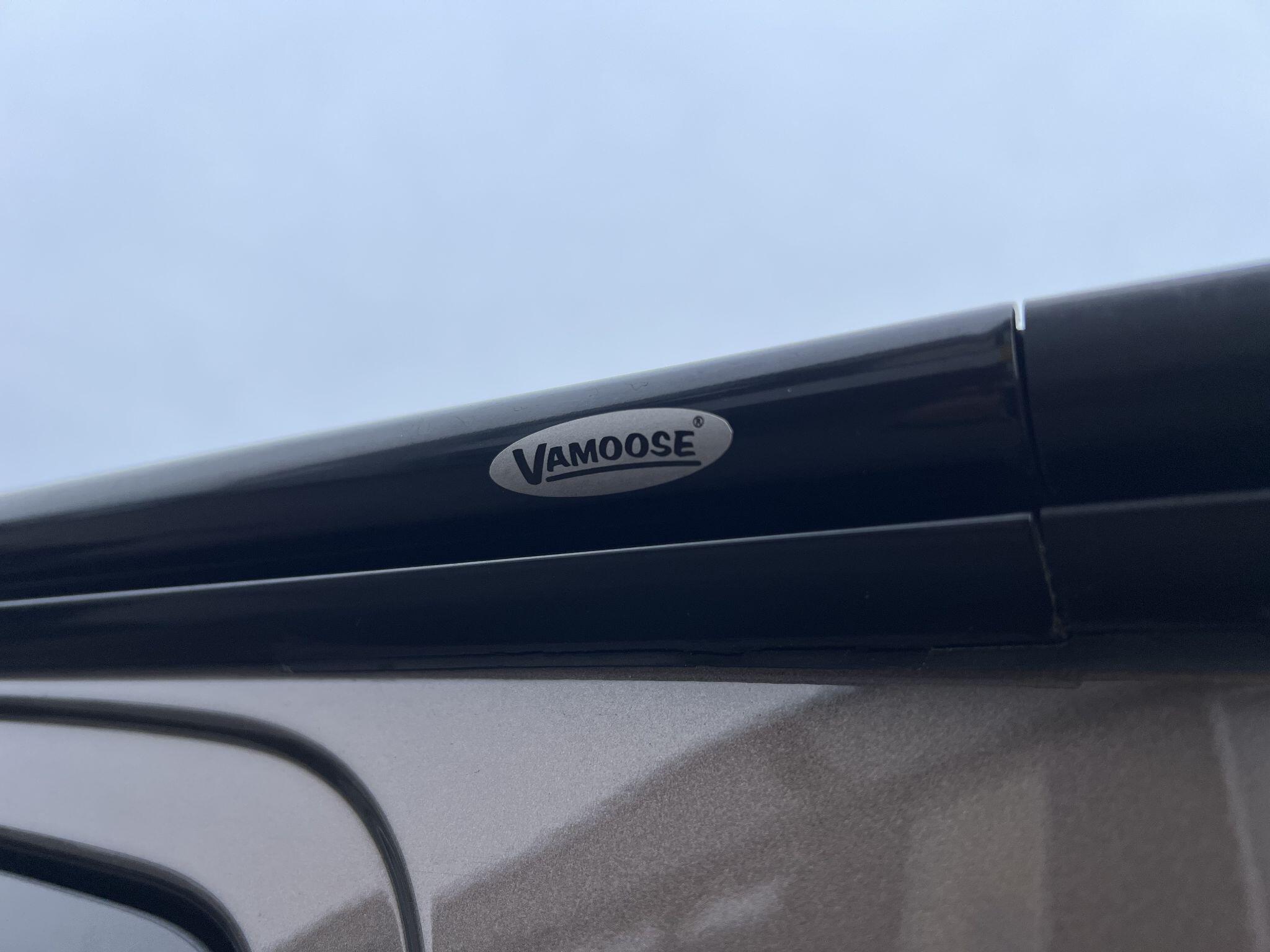 Volkswagen Caravelle view 16