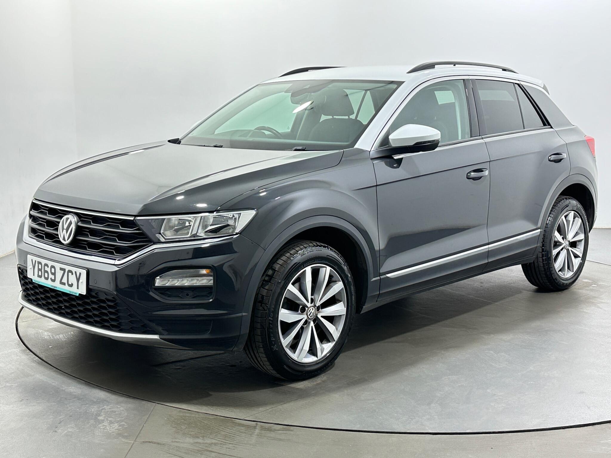 Volkswagen T-Roc view 4