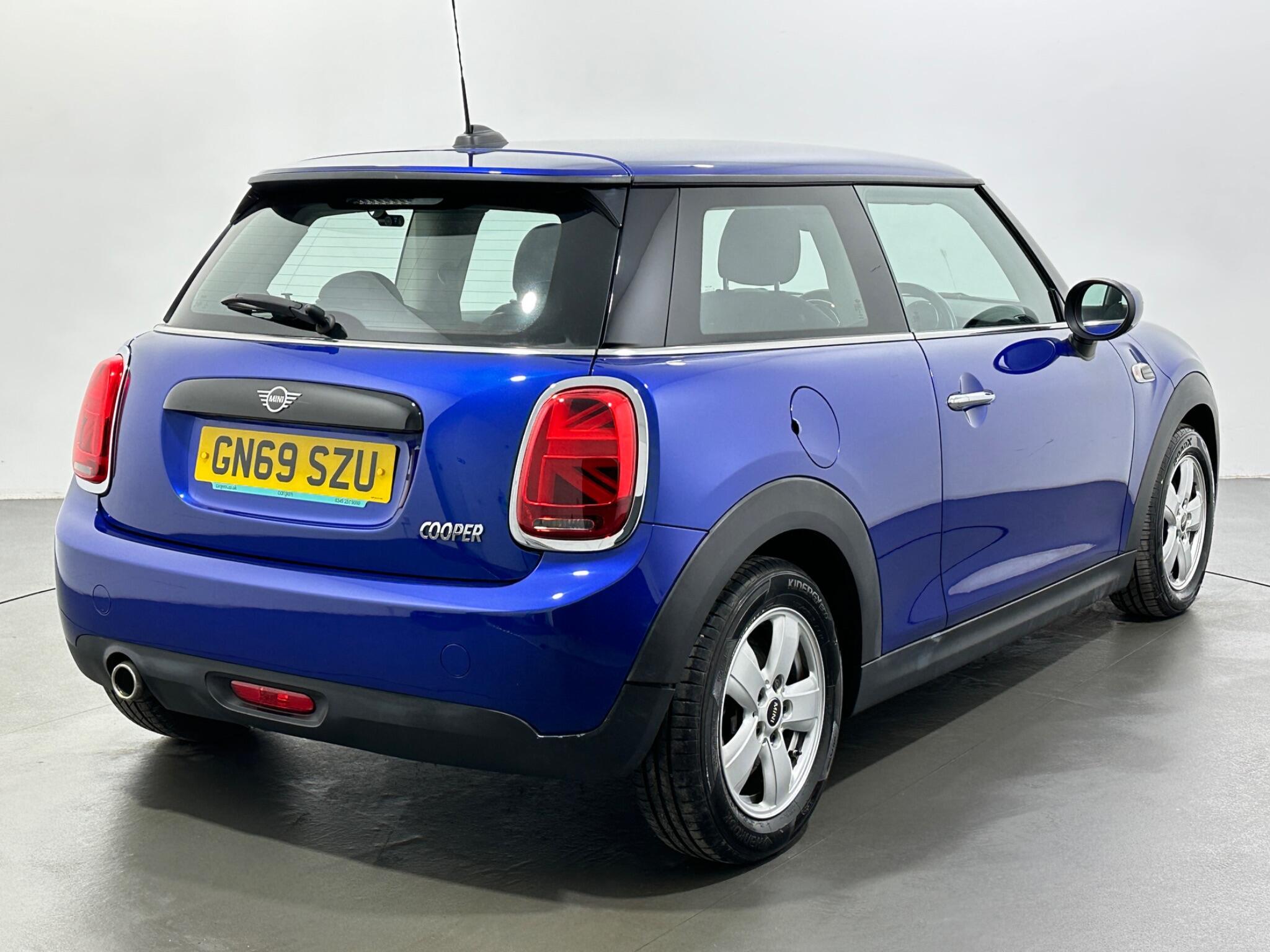 Mini Hatch view 8