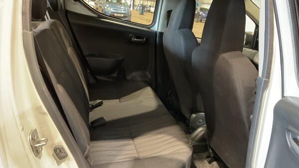 Nissan Pixo view 10