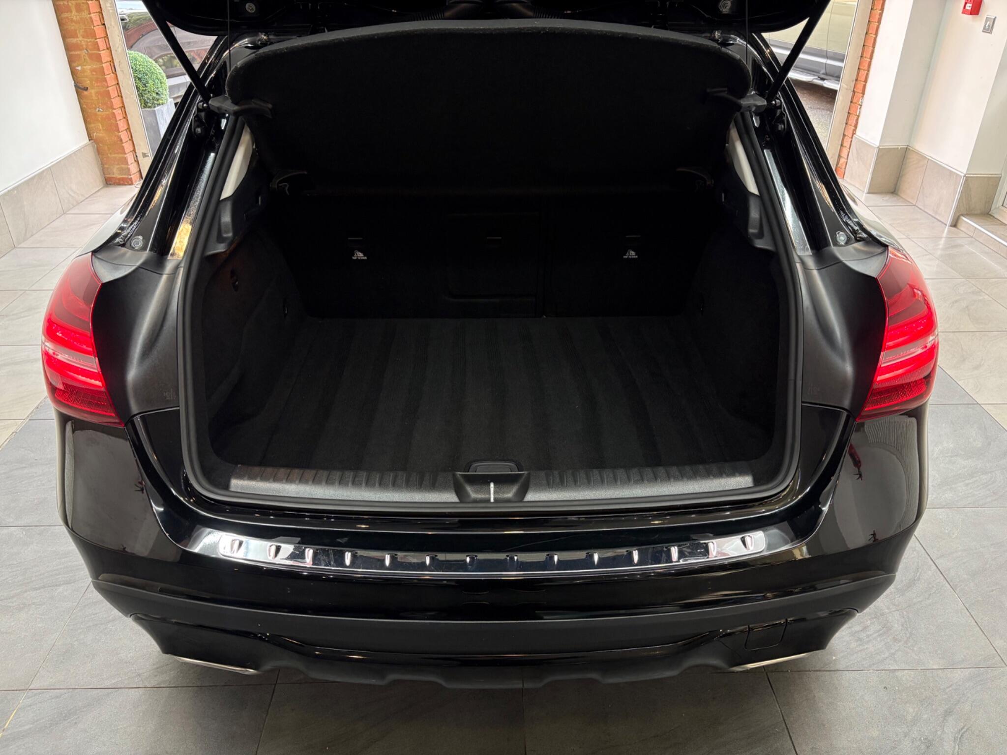 Mercedes-Benz Gla view 18
