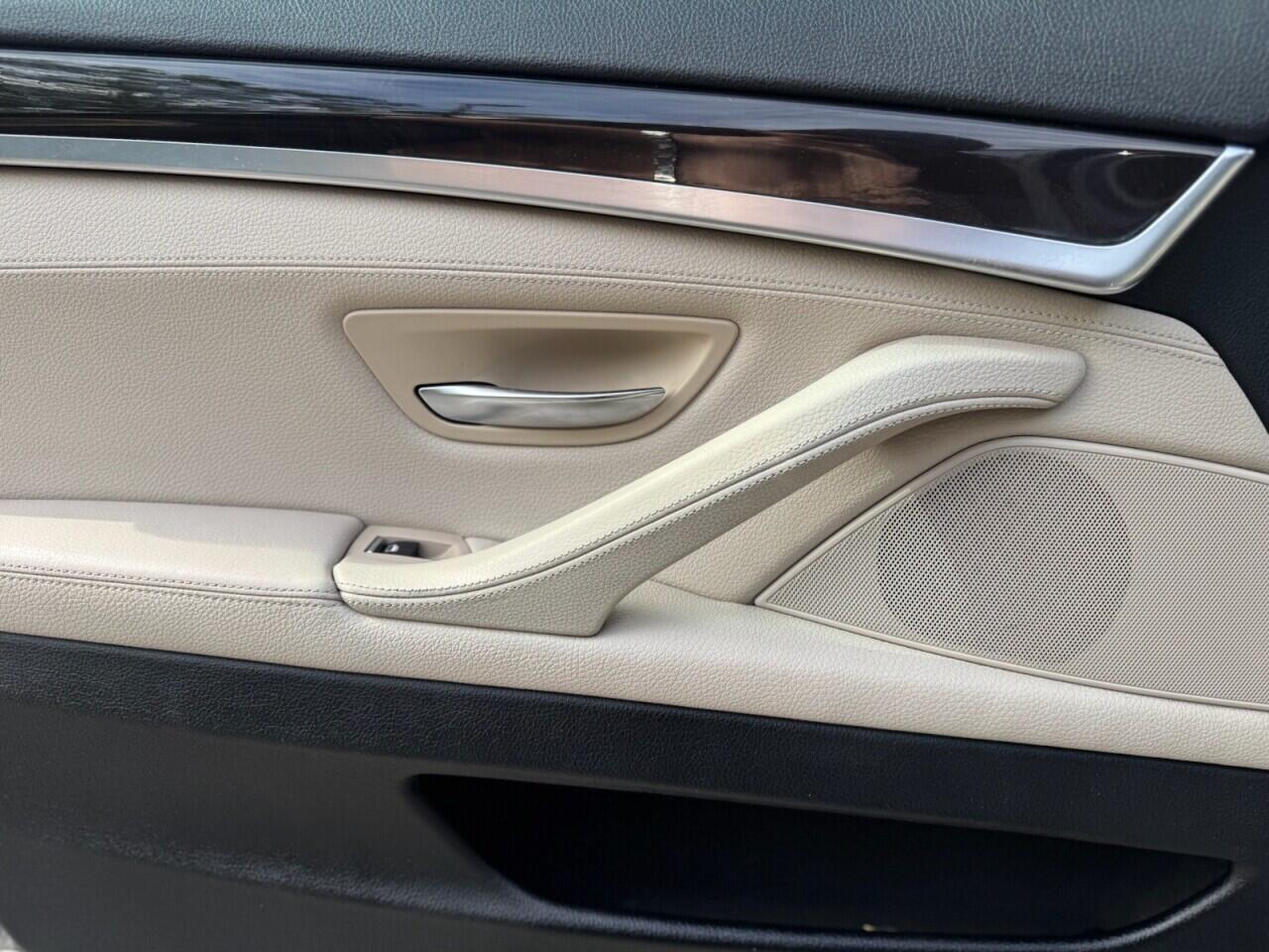 BMW 5 Series view 28