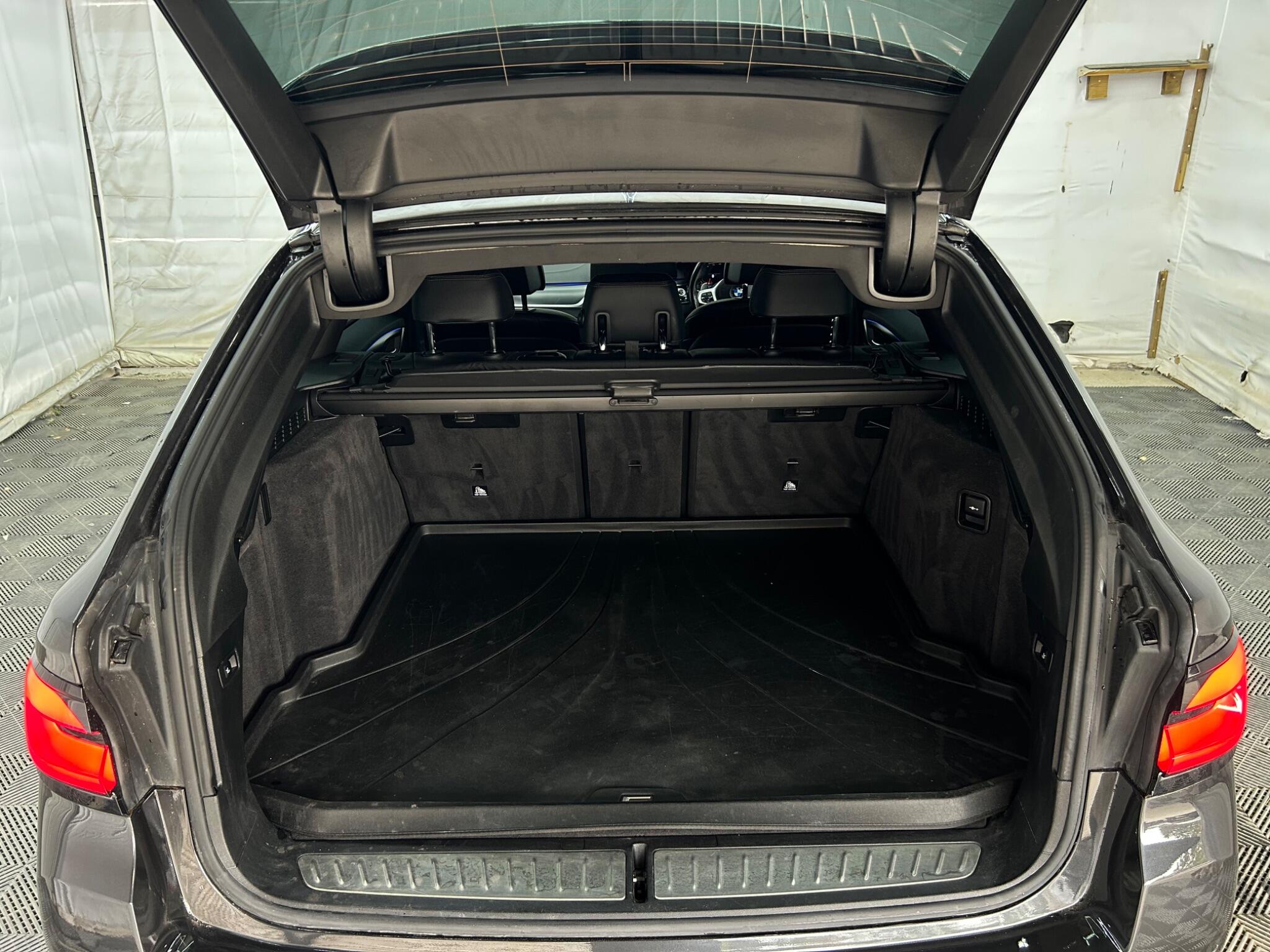 BMW 5 Series view 43