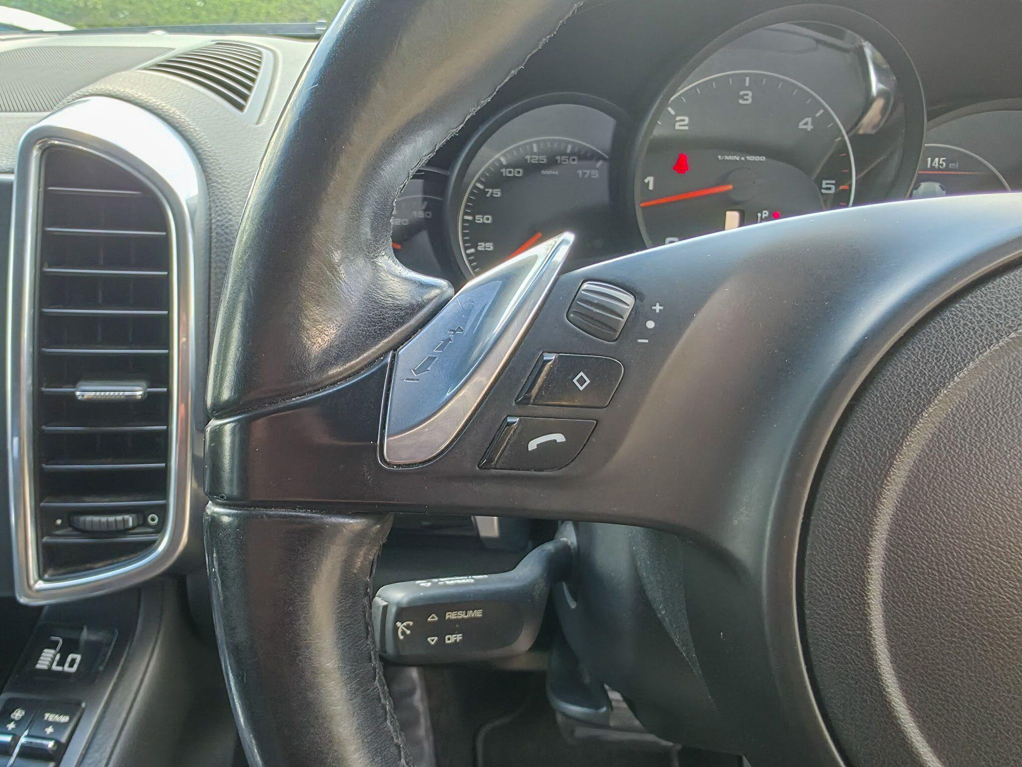 Porsche Cayenne view 16