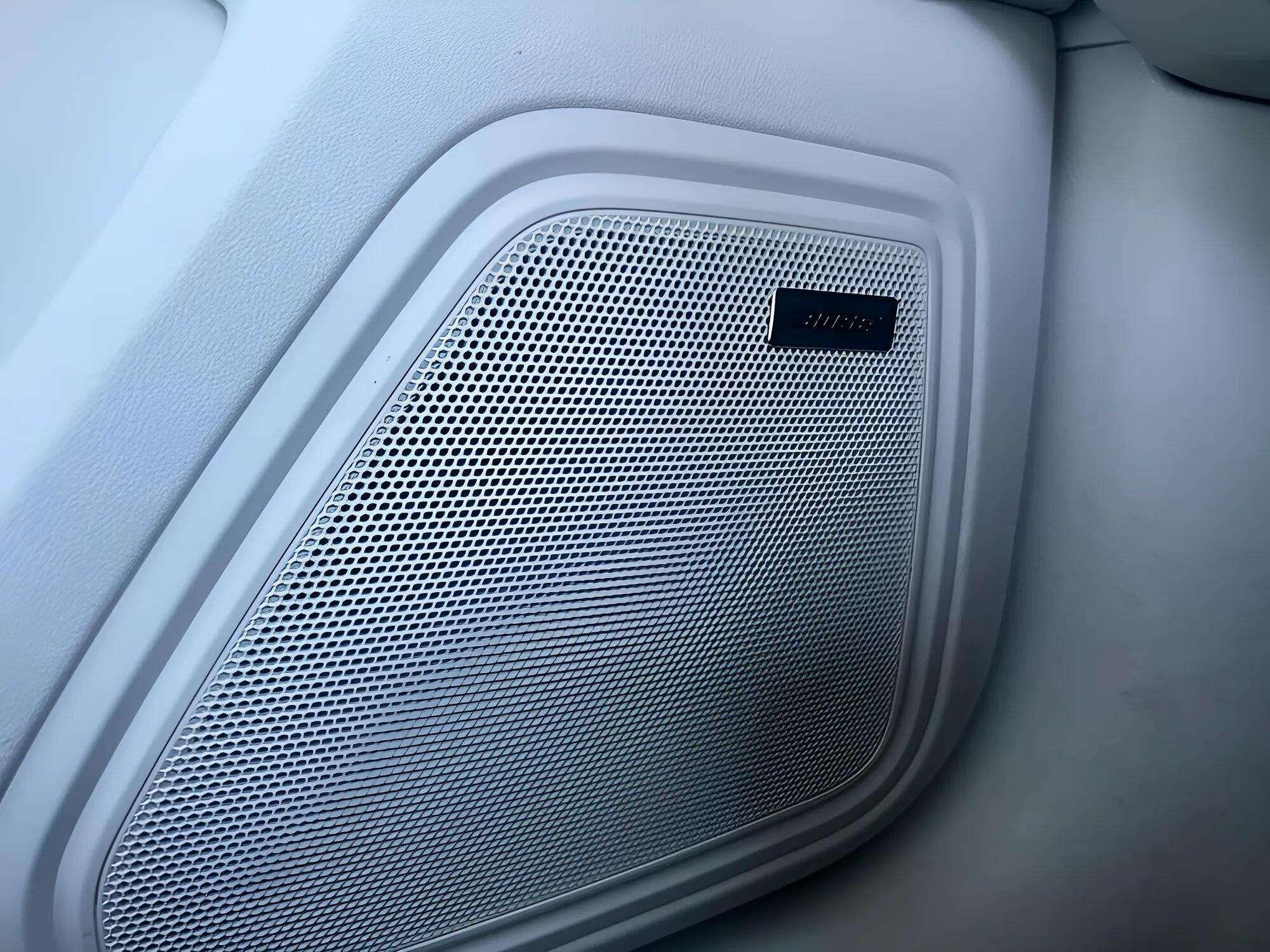 Porsche Macan view 19