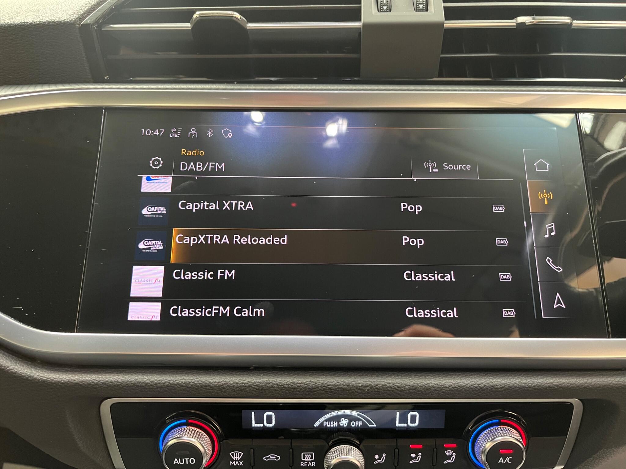 Audi Q3 view 18