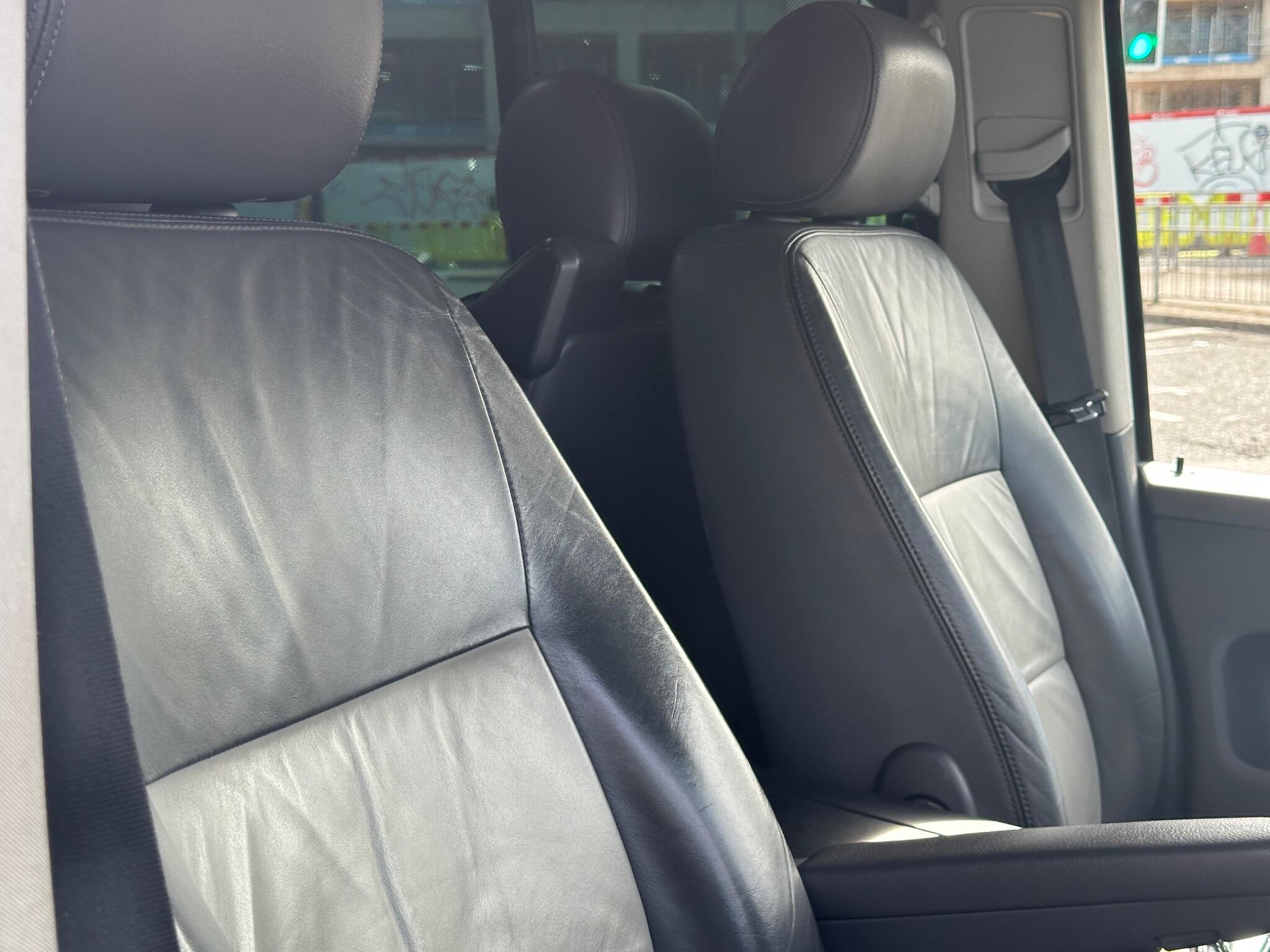 Volkswagen Caravelle view 22
