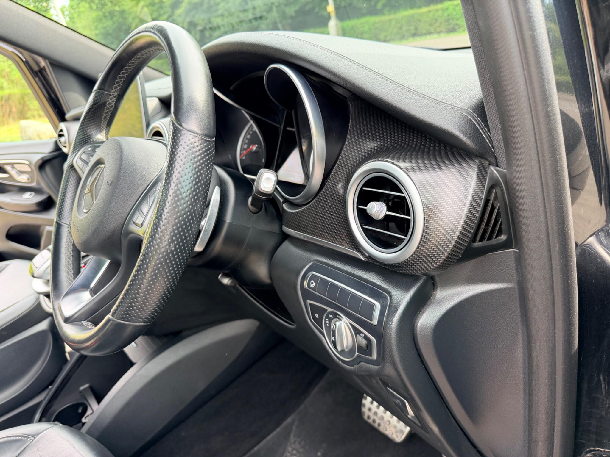 Mercedes-Benz V-Class view 12