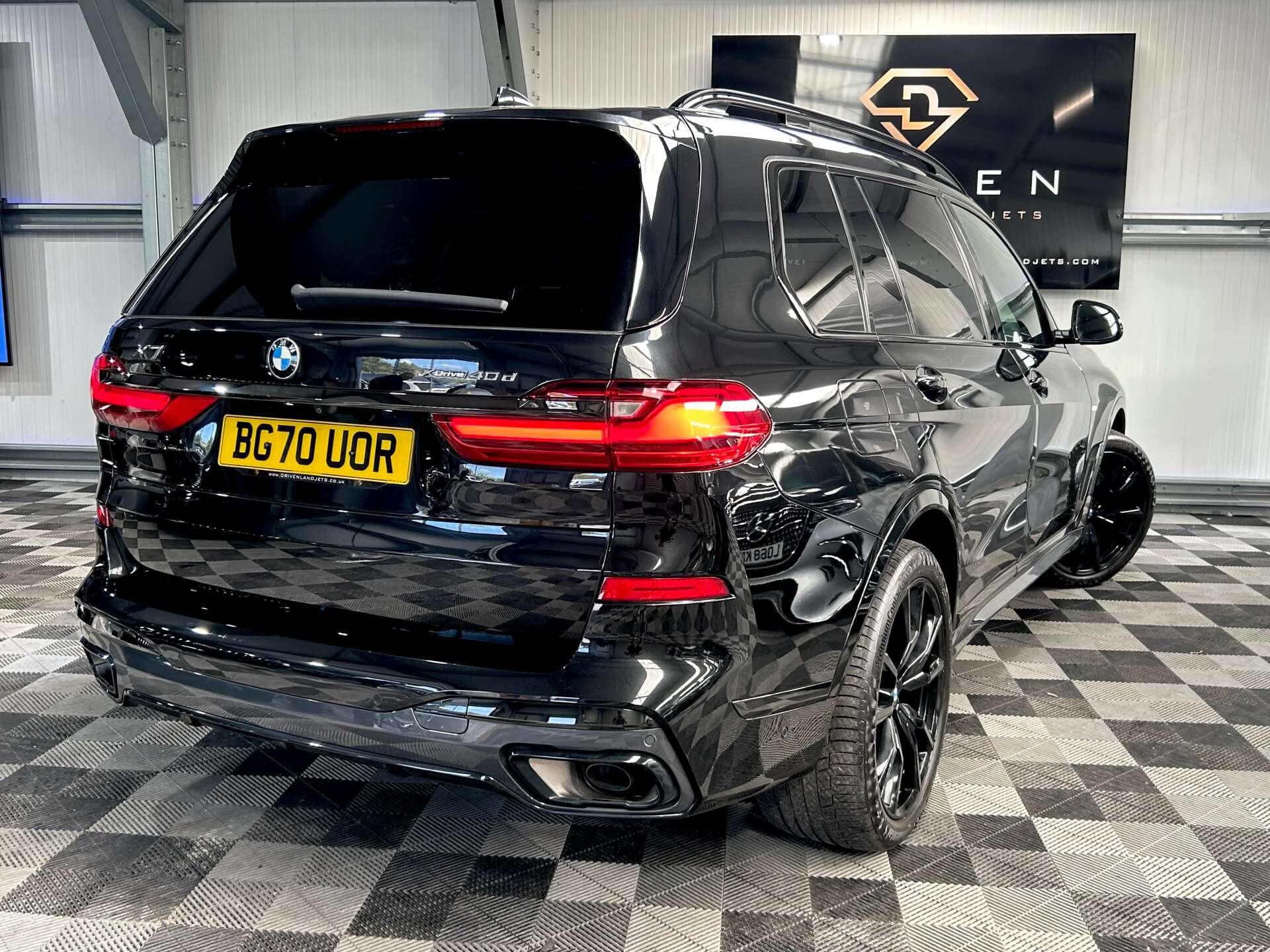 BMW X7 view 17