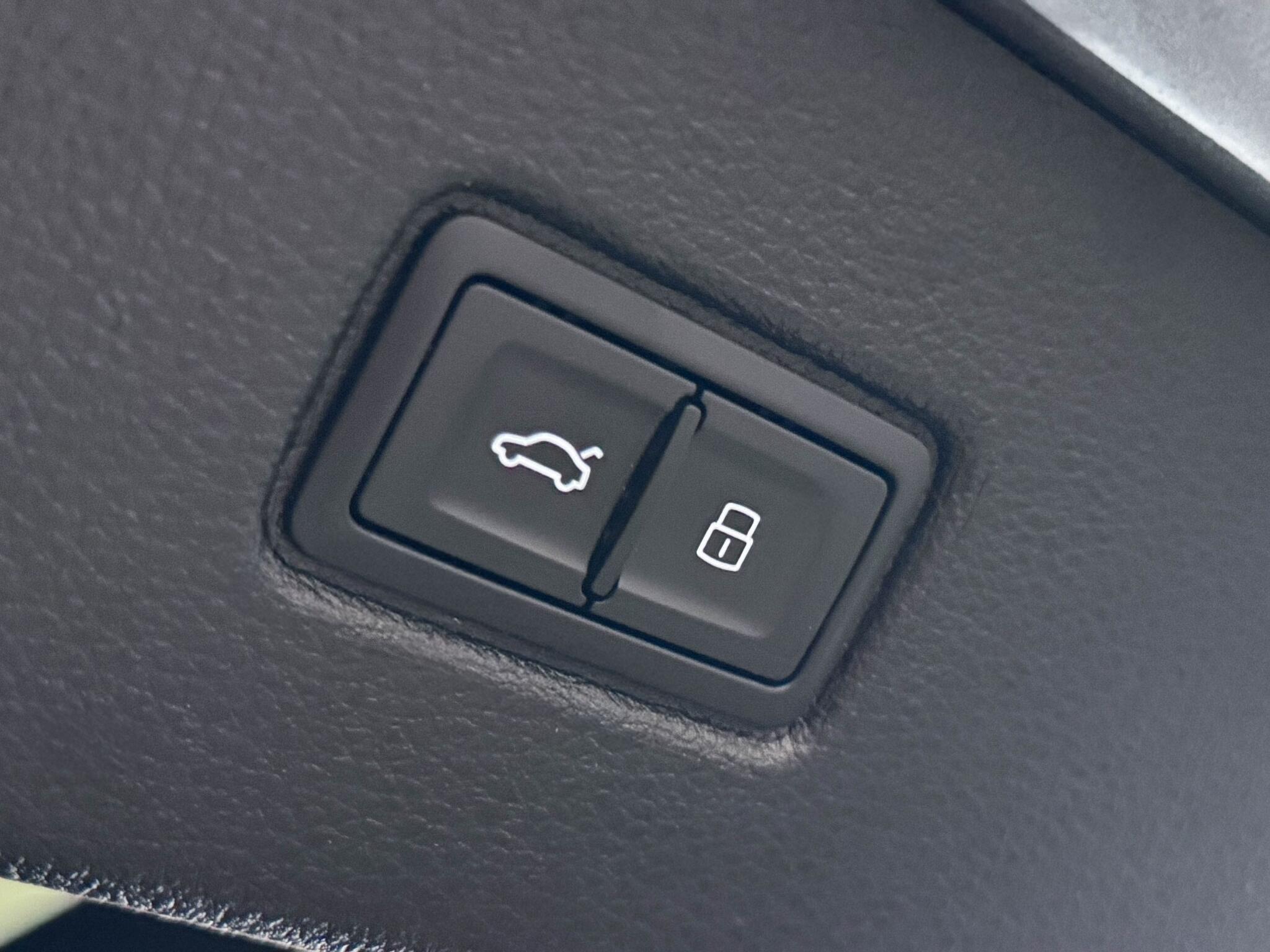 Audi Q7 view 11