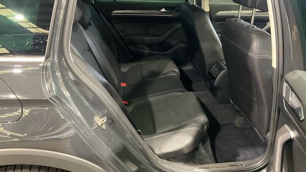 Volkswagen Passat view 10