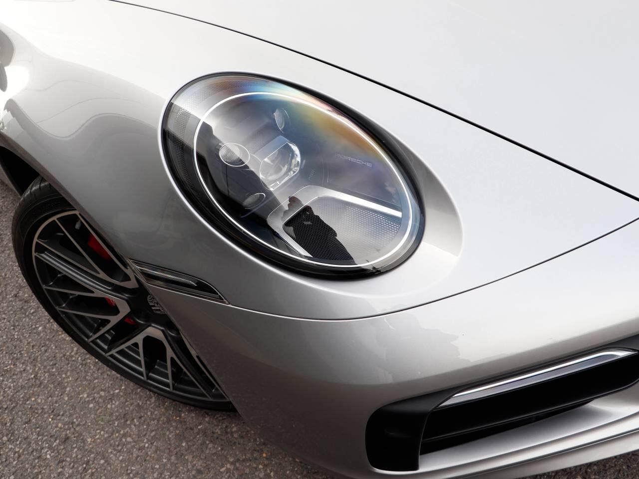 Porsche 911 view 28