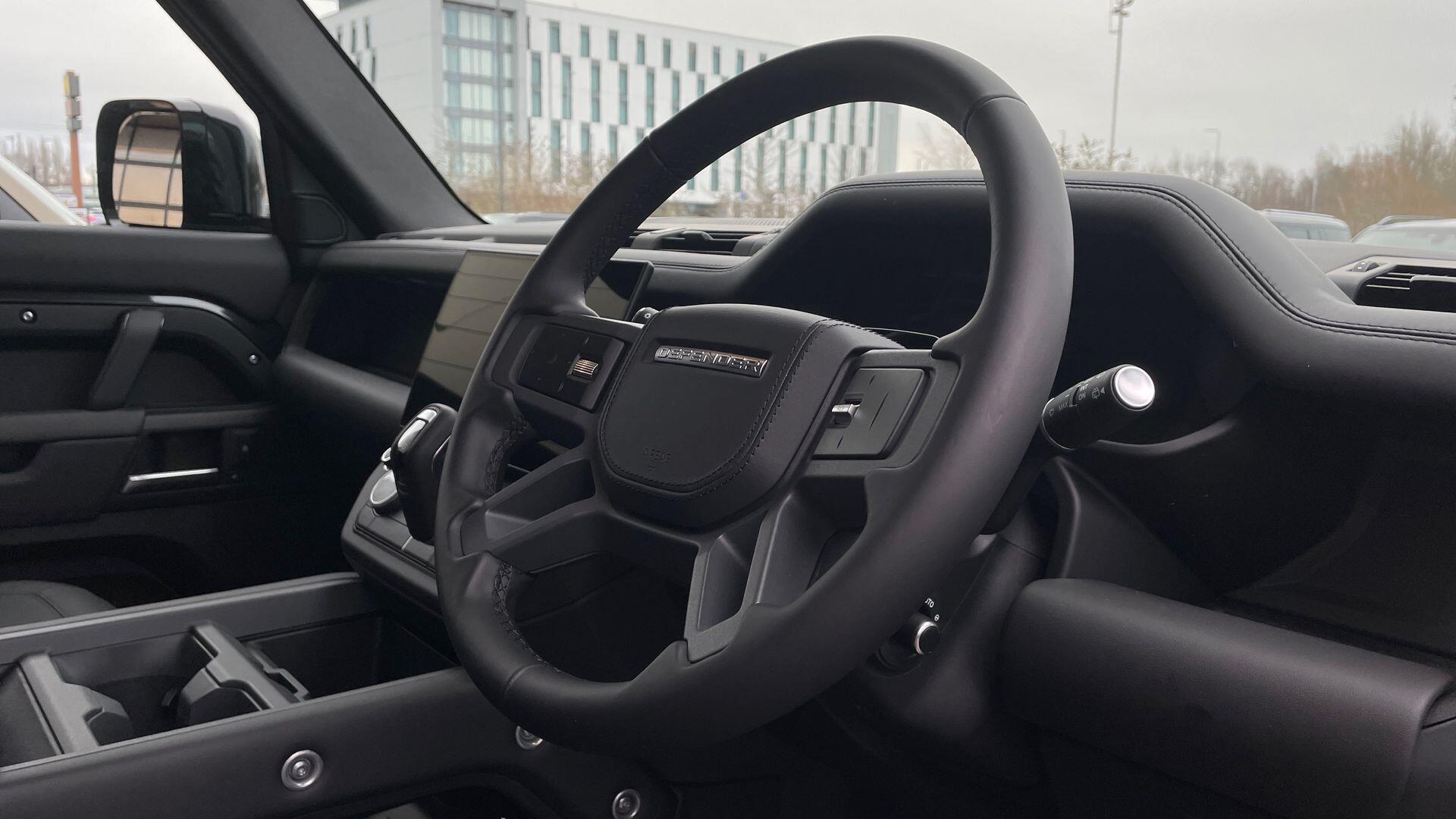Land Rover Defender view 35