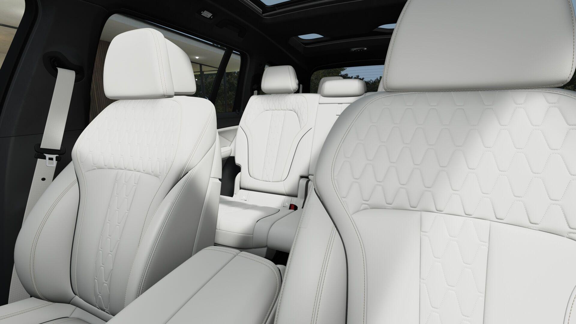 BMW X7 view 11