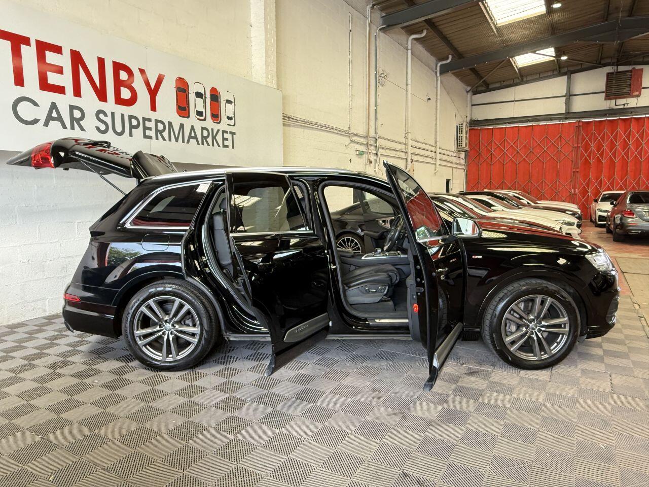 Audi Q7 view 14