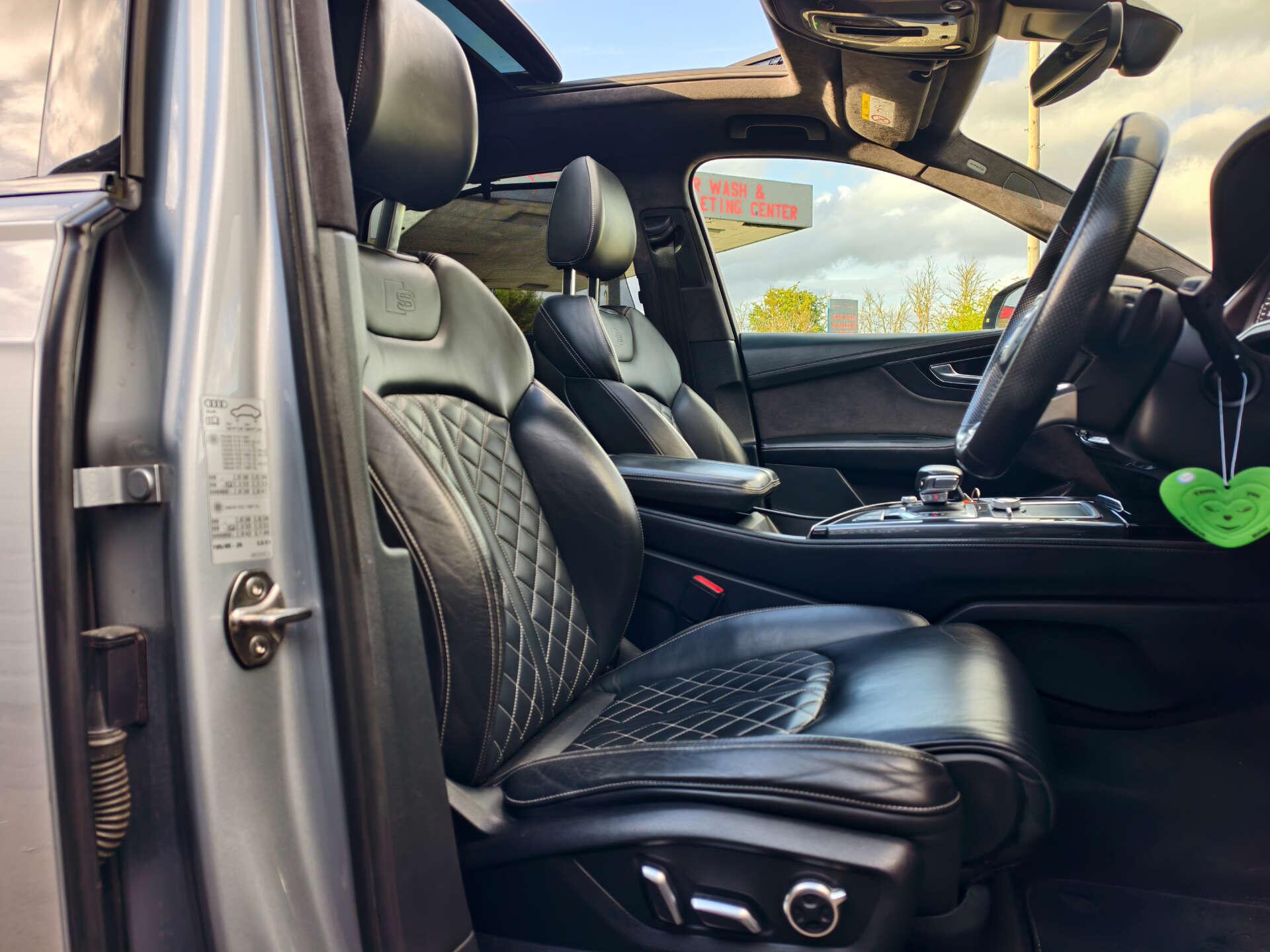 Audi Q7 view 33