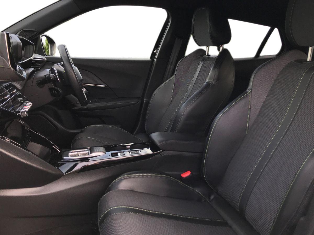 Peugeot 2008 view 6