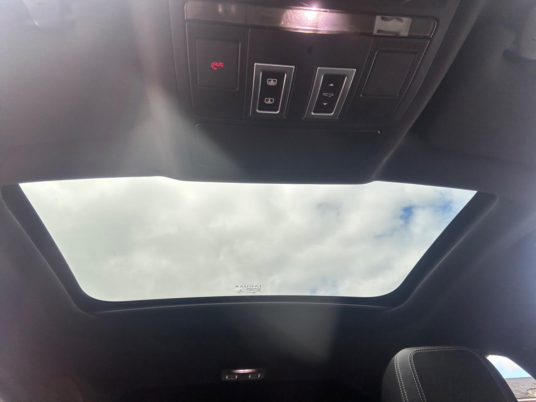 Jaguar XF view 59