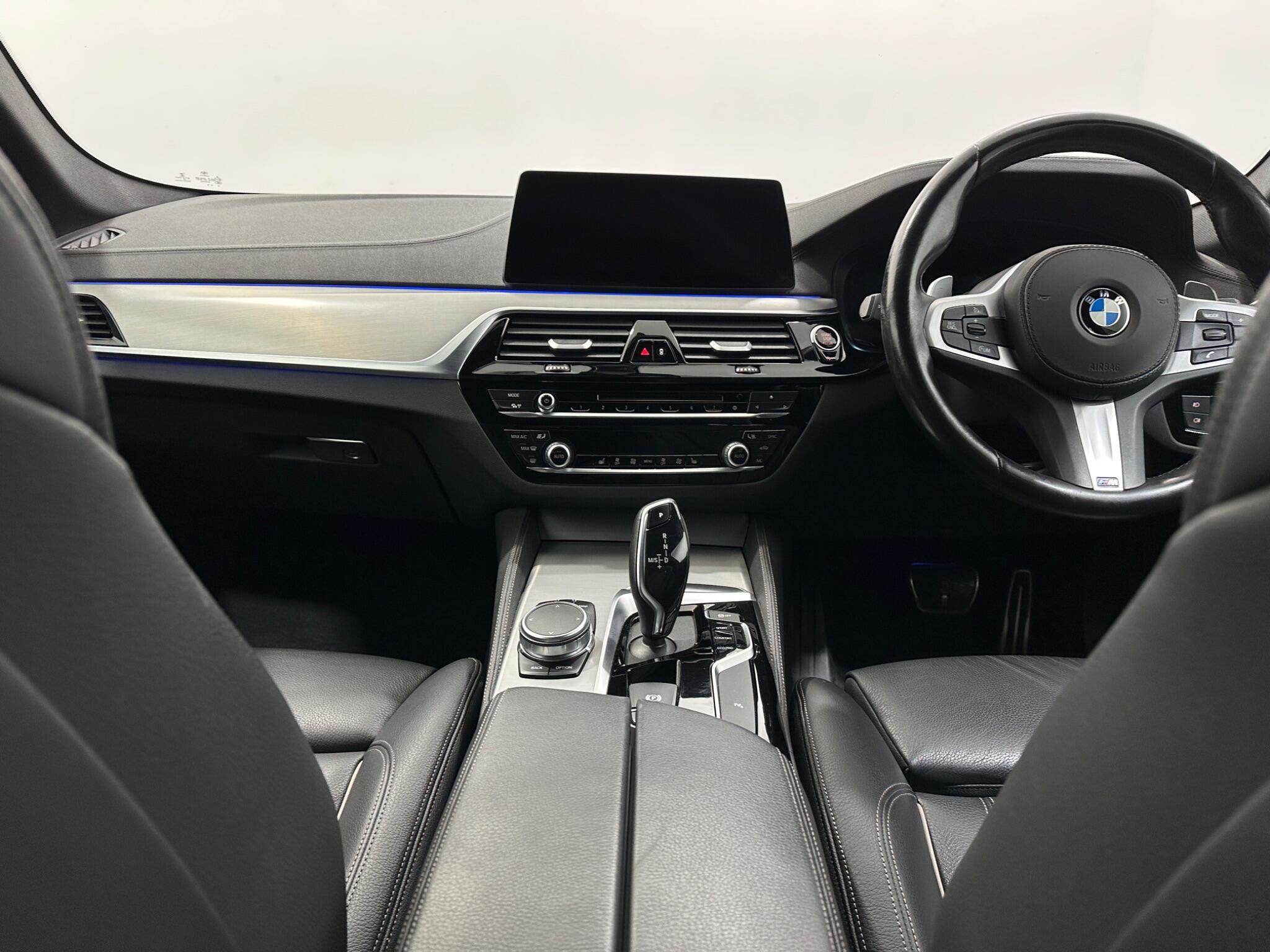 BMW 5 Series view 19